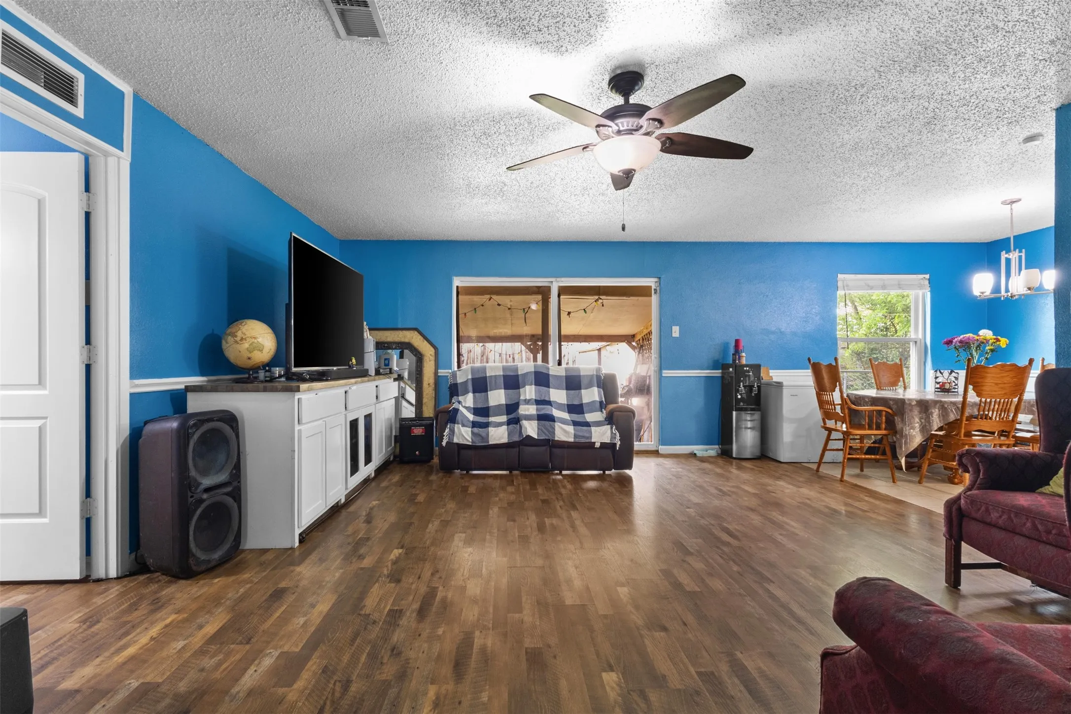 Single Family Residence For Sale in Dallas County , 13212 Kings Mountain Drive, Balch Springs, Texas 75180, 3 Bedroom, 2 Bathroom, Garage spaces, 1,476 Sqft, built in 1971, mls#21286332, Real Estate Agent in Balch Springs, Homes For Sale in Dallas county, Homes For Sale in Balch Springs, Realtor in Balch Springs Texas, Real Estate Brokerage Independent Realty Texas, Luminita Cordes Realtor