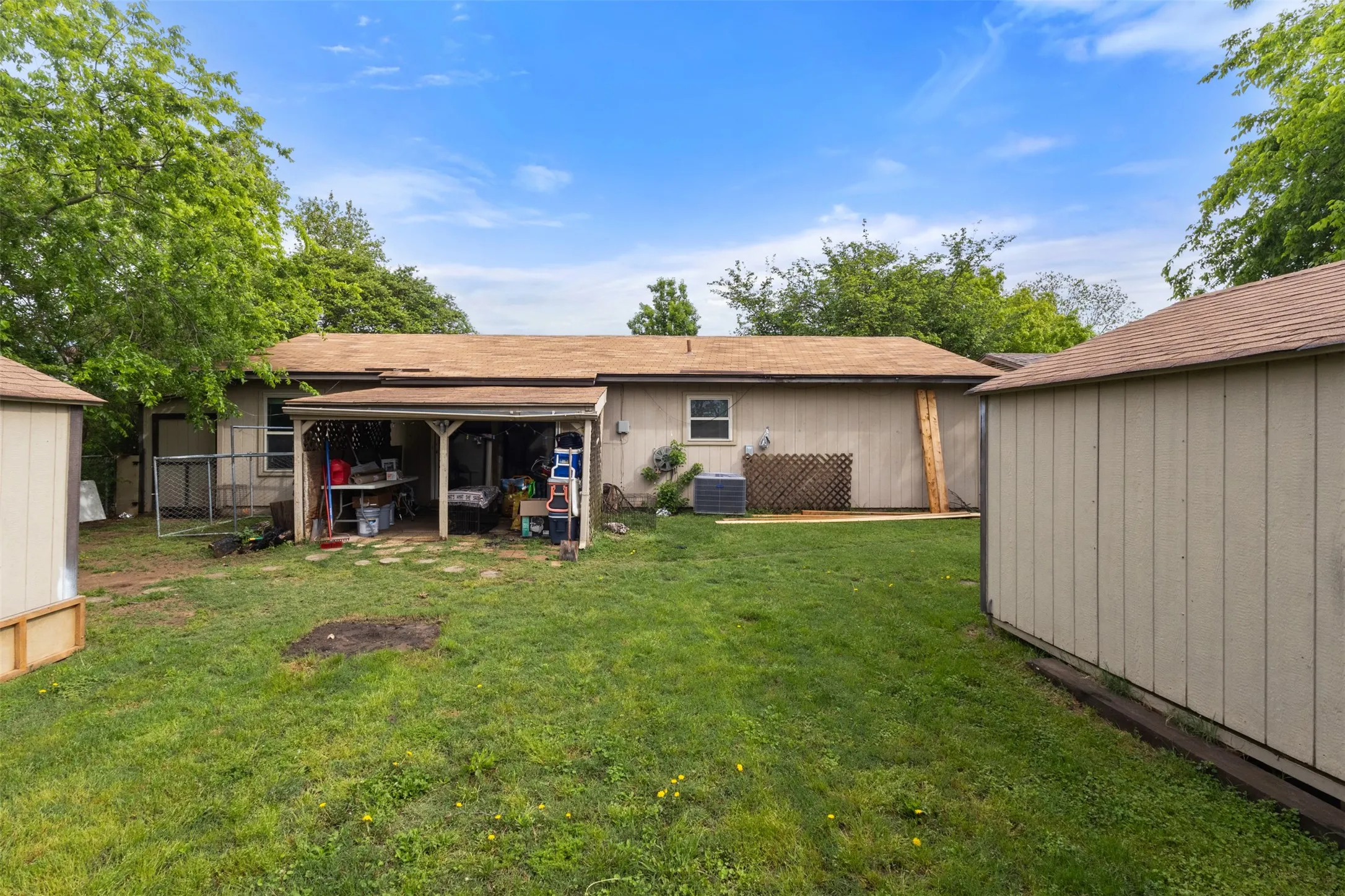 Single Family Residence For Sale in Dallas County , 13212 Kings Mountain Drive, Balch Springs, Texas 75180, 3 Bedroom, 2 Bathroom, Garage spaces, 1,476 Sqft, built in 1971, mls#21286332, Real Estate Agent in Balch Springs, Homes For Sale in Dallas county, Homes For Sale in Balch Springs, Realtor in Balch Springs Texas, Real Estate Brokerage Independent Realty Texas, Luminita Cordes Realtor