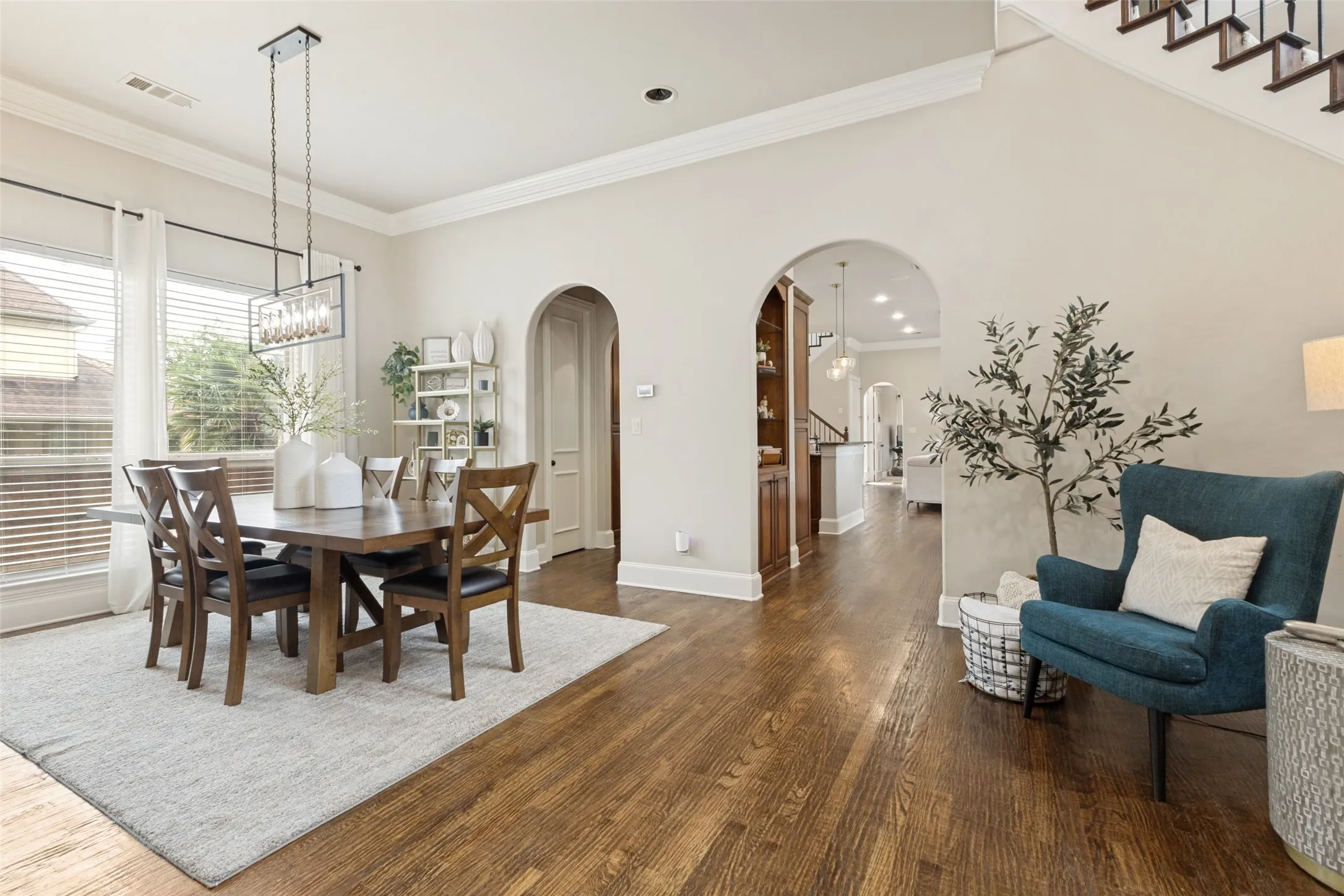 Single Family Residence For Sale in Collin County , 33 Lochleven, Richardson, Texas 75082, 4 Bedroom, 5 Bathroom, 3 Garage spaces, 5,072 Sqft, built in 2002, mls#21283121, Real Estate Agent in Richardson, Homes For Sale in Collin county, Homes For Sale in Richardson, Realtor in Richardson Texas, Real Estate Brokerage Independent Realty Texas, Luminita Cordes Realtor