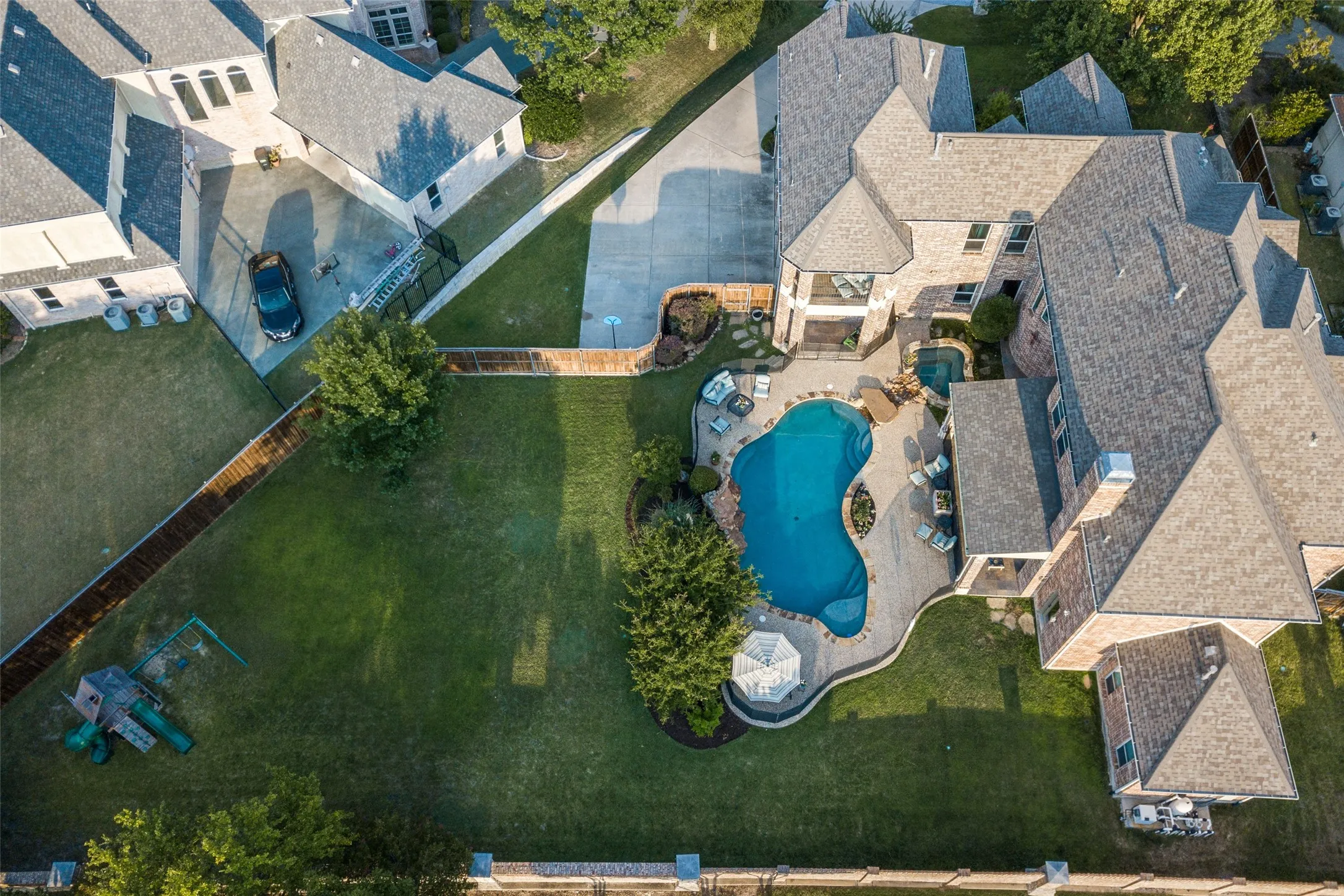 Single Family Residence For Sale in Collin County , 33 Lochleven, Richardson, Texas 75082, 4 Bedroom, 5 Bathroom, 3 Garage spaces, 5,072 Sqft, built in 2002, mls#21283121, Real Estate Agent in Richardson, Homes For Sale in Collin county, Homes For Sale in Richardson, Realtor in Richardson Texas, Real Estate Brokerage Independent Realty Texas, Luminita Cordes Realtor