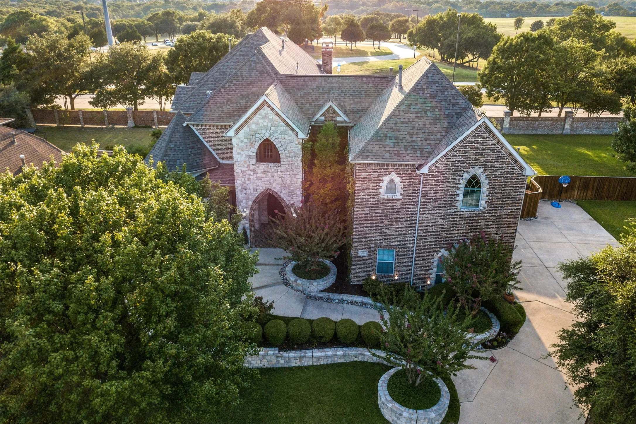 Single Family Residence For Sale in Collin County , 33 Lochleven, Richardson, Texas 75082, 4 Bedroom, 5 Bathroom, 3 Garage spaces, 5,072 Sqft, built in 2002, mls#21283121, Real Estate Agent in Richardson, Homes For Sale in Collin county, Homes For Sale in Richardson, Realtor in Richardson Texas, Real Estate Brokerage Independent Realty Texas, Luminita Cordes Realtor