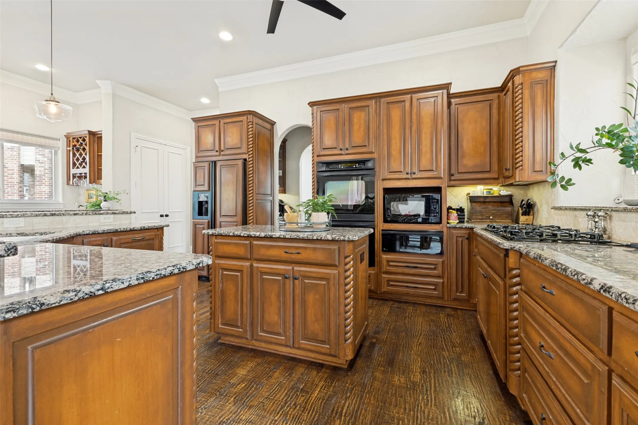 Single Family Residence For Sale in Collin County , 33 Lochleven, Richardson, Texas 75082, 4 Bedroom, 5 Bathroom, 3 Garage spaces, 5,072 Sqft, built in 2002, mls#21283121, Real Estate Agent in Richardson, Homes For Sale in Collin county, Homes For Sale in Richardson, Realtor in Richardson Texas, Real Estate Brokerage Independent Realty Texas, Luminita Cordes Realtor