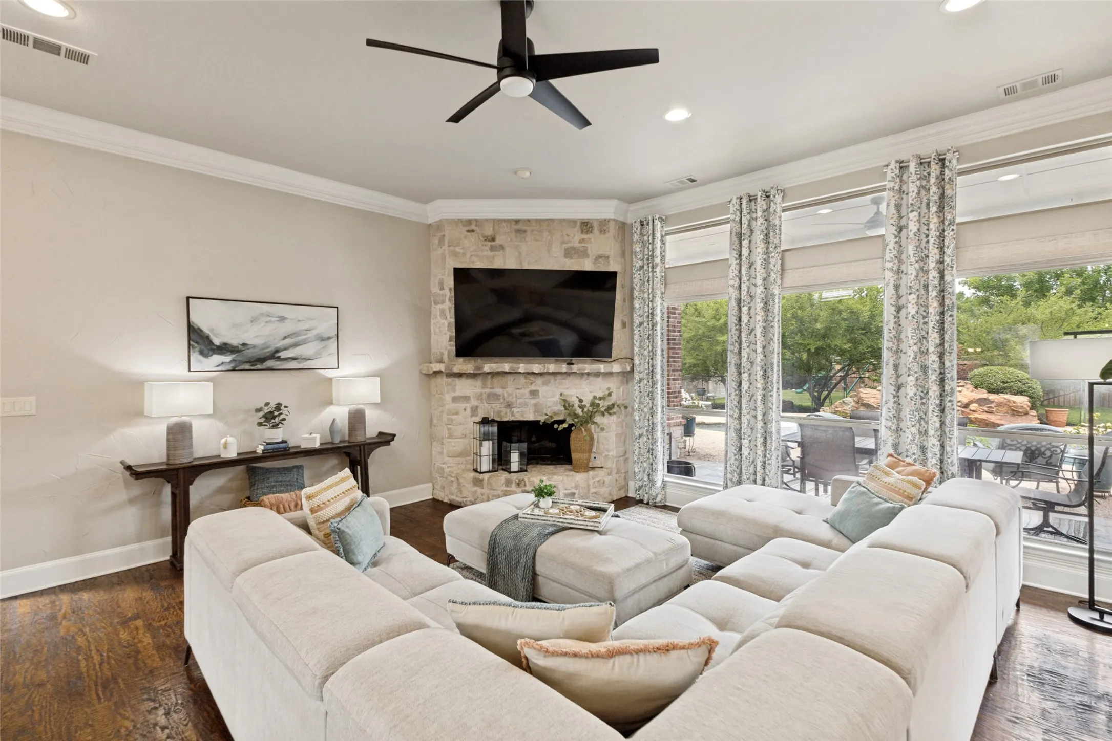 Single Family Residence For Sale in Collin County , 33 Lochleven, Richardson, Texas 75082, 4 Bedroom, 5 Bathroom, 3 Garage spaces, 5,072 Sqft, built in 2002, mls#21283121, Real Estate Agent in Richardson, Homes For Sale in Collin county, Homes For Sale in Richardson, Realtor in Richardson Texas, Real Estate Brokerage Independent Realty Texas, Luminita Cordes Realtor