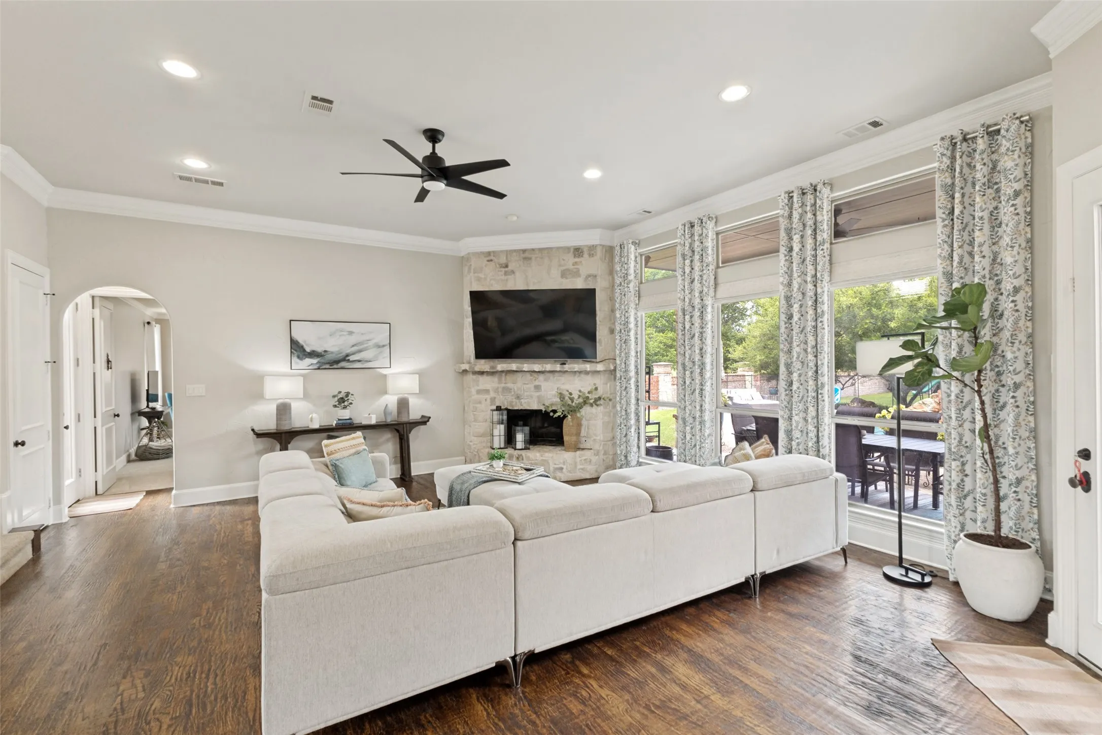 Single Family Residence For Sale in Collin County , 33 Lochleven, Richardson, Texas 75082, 4 Bedroom, 5 Bathroom, 3 Garage spaces, 5,072 Sqft, built in 2002, mls#21283121, Real Estate Agent in Richardson, Homes For Sale in Collin county, Homes For Sale in Richardson, Realtor in Richardson Texas, Real Estate Brokerage Independent Realty Texas, Luminita Cordes Realtor