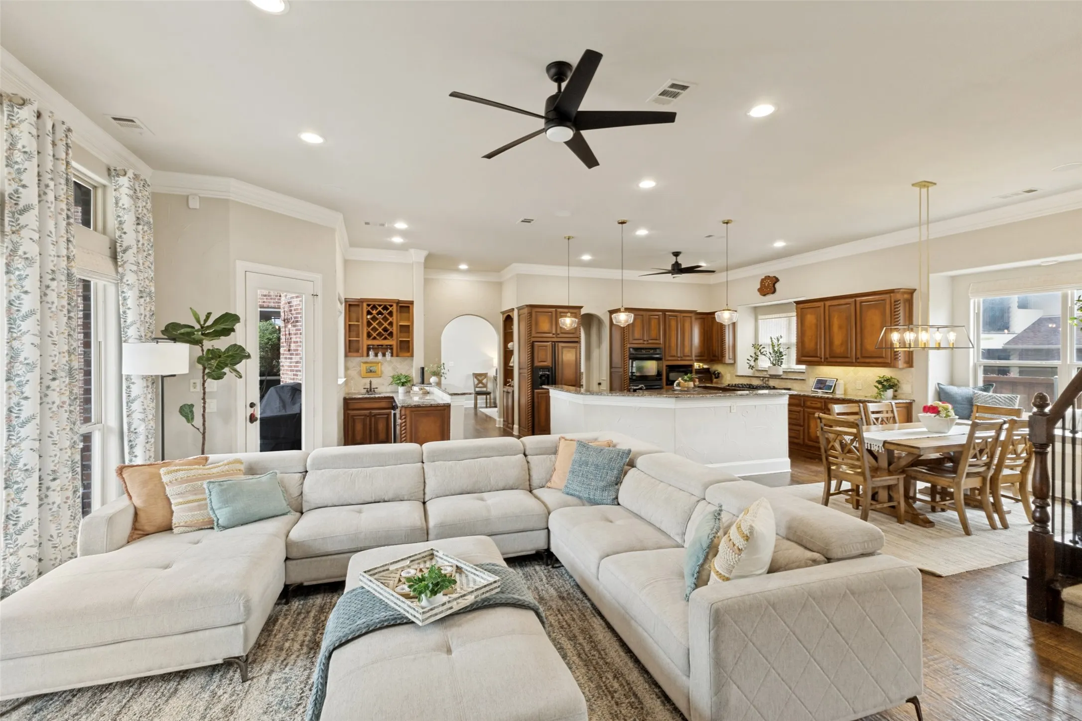 Single Family Residence For Sale in Collin County , 33 Lochleven, Richardson, Texas 75082, 4 Bedroom, 5 Bathroom, 3 Garage spaces, 5,072 Sqft, built in 2002, mls#21283121, Real Estate Agent in Richardson, Homes For Sale in Collin county, Homes For Sale in Richardson, Realtor in Richardson Texas, Real Estate Brokerage Independent Realty Texas, Luminita Cordes Realtor
