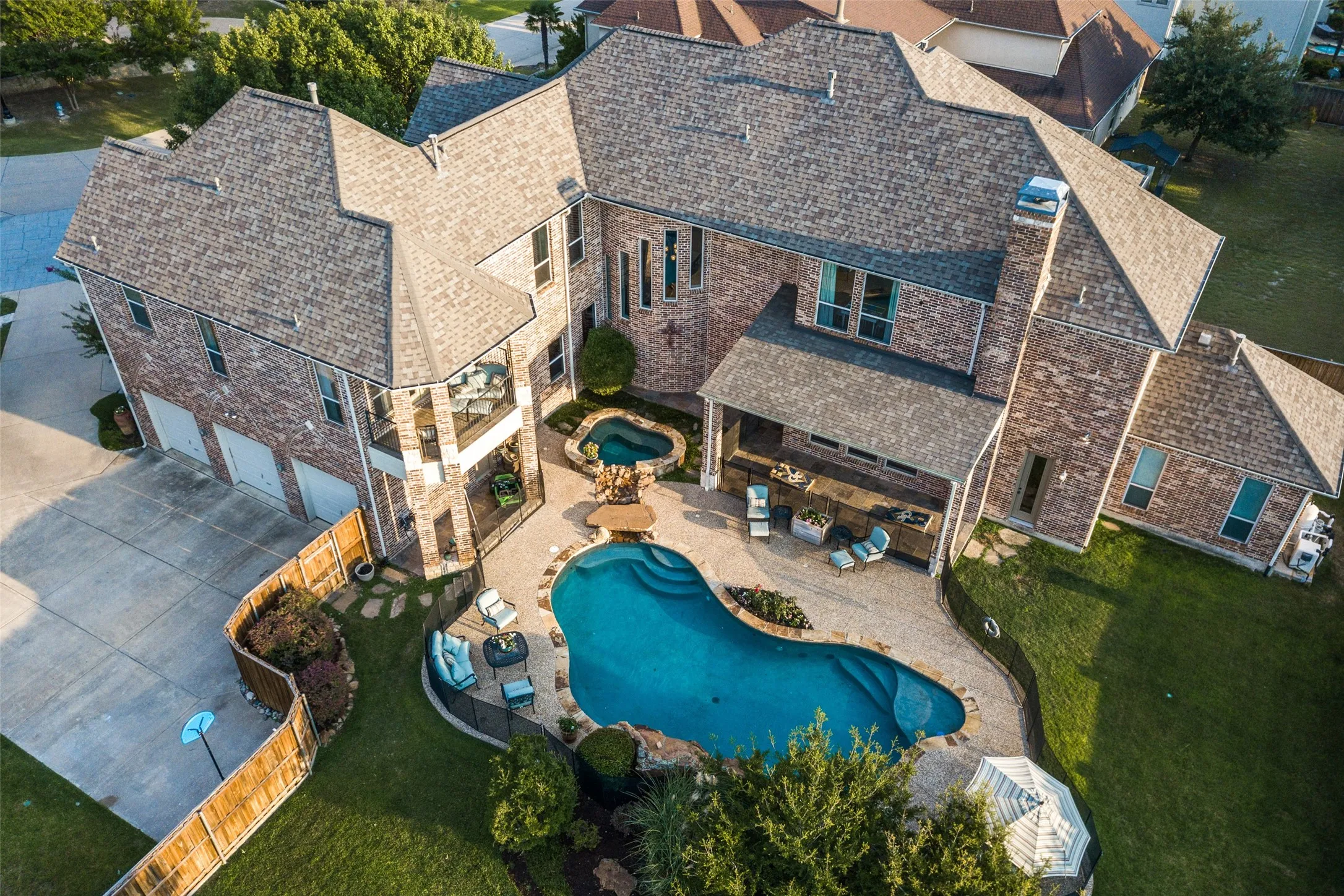 Single Family Residence For Sale in Collin County , 33 Lochleven, Richardson, Texas 75082, 4 Bedroom, 5 Bathroom, 3 Garage spaces, 5,072 Sqft, built in 2002, mls#21283121, Real Estate Agent in Richardson, Homes For Sale in Collin county, Homes For Sale in Richardson, Realtor in Richardson Texas, Real Estate Brokerage Independent Realty Texas, Luminita Cordes Realtor