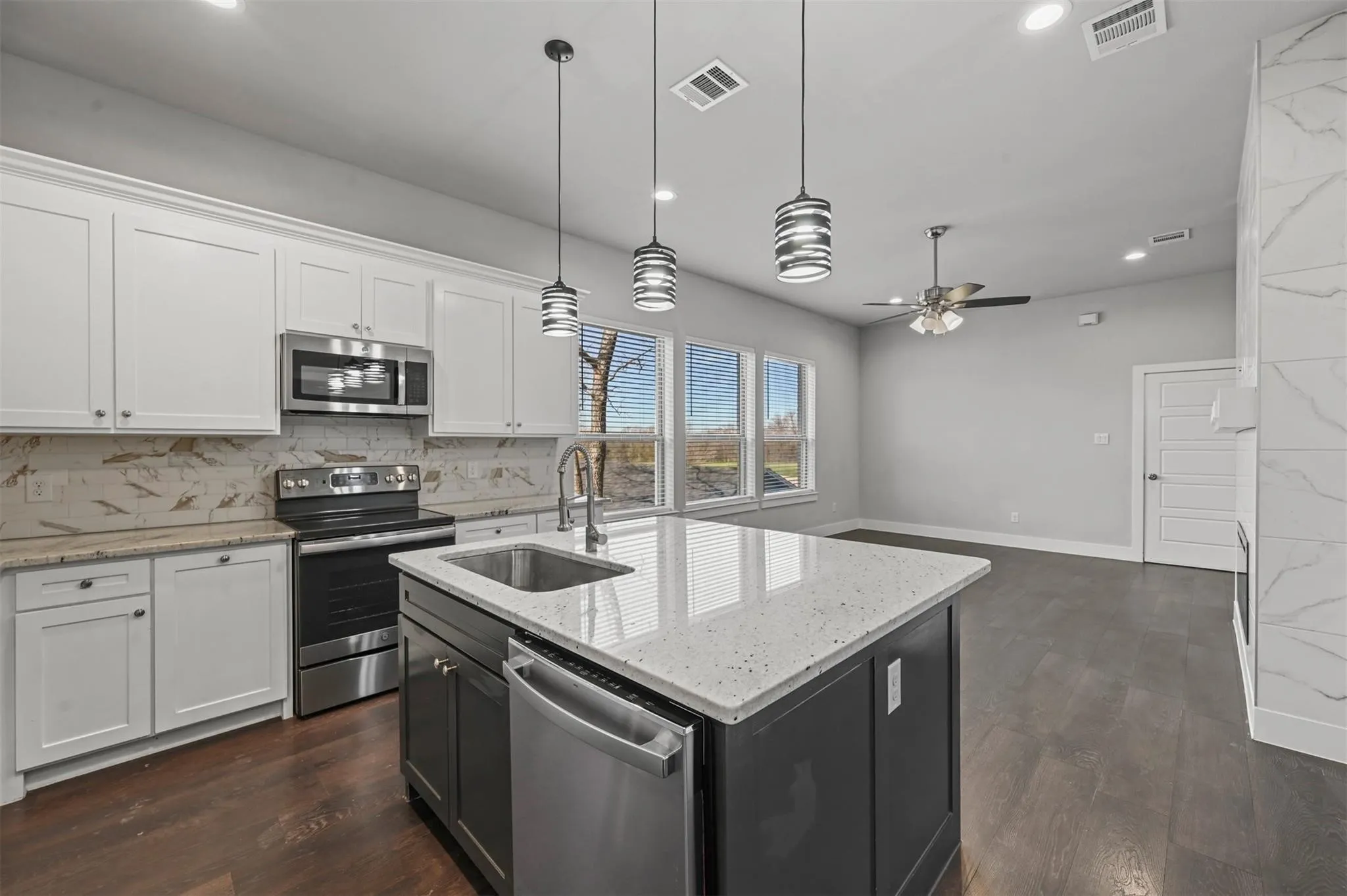 Duplex For Sale in Ellis County , 204 N Getzendaner Street, Waxahachie, Texas 75165, 7 Bedroom, 6 Bathroom, 2 Garage spaces, 0 Sqft, built in 2020, Price $625,000, mls#21284098, Real Estate Agent in Waxahachie, Homes For Sale in Ellis county, Homes For Sale in Waxahachie, Realtor in Waxahachie Texas, Real Estate Brokerage Independent Realty Texas, Luminita Cordes Realtor
