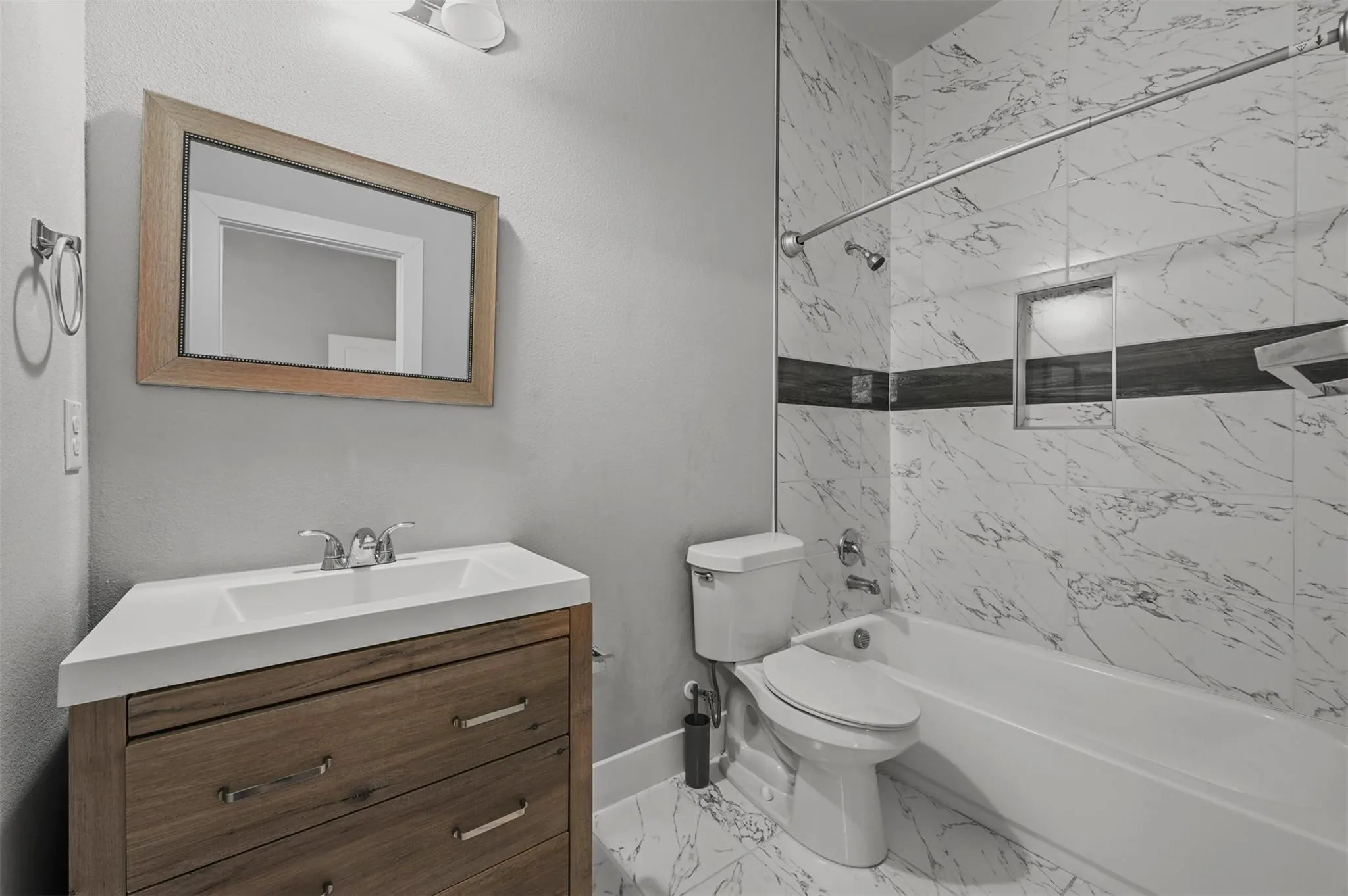 Duplex For Sale in Ellis County , 204 N Getzendaner Street, Waxahachie, Texas 75165, 7 Bedroom, 6 Bathroom, 2 Garage spaces, 0 Sqft, built in 2020, Price $625,000, mls#21284098, Real Estate Agent in Waxahachie, Homes For Sale in Ellis county, Homes For Sale in Waxahachie, Realtor in Waxahachie Texas, Real Estate Brokerage Independent Realty Texas, Luminita Cordes Realtor