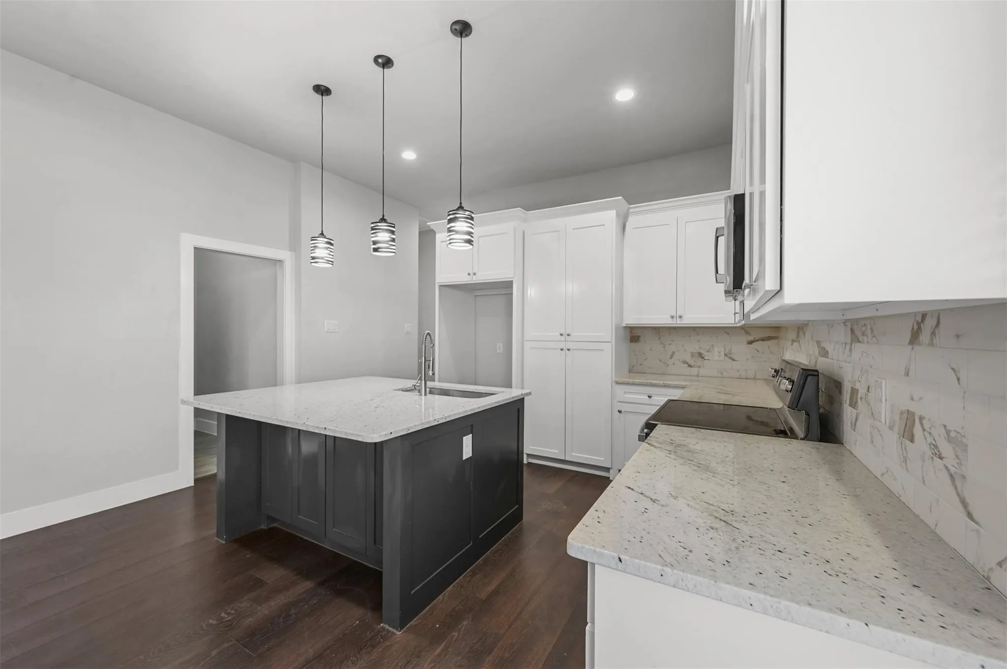 Duplex For Sale in Ellis County , 204 N Getzendaner Street, Waxahachie, Texas 75165, 7 Bedroom, 6 Bathroom, 2 Garage spaces, 0 Sqft, built in 2020, Price $625,000, mls#21284098, Real Estate Agent in Waxahachie, Homes For Sale in Ellis county, Homes For Sale in Waxahachie, Realtor in Waxahachie Texas, Real Estate Brokerage Independent Realty Texas, Luminita Cordes Realtor