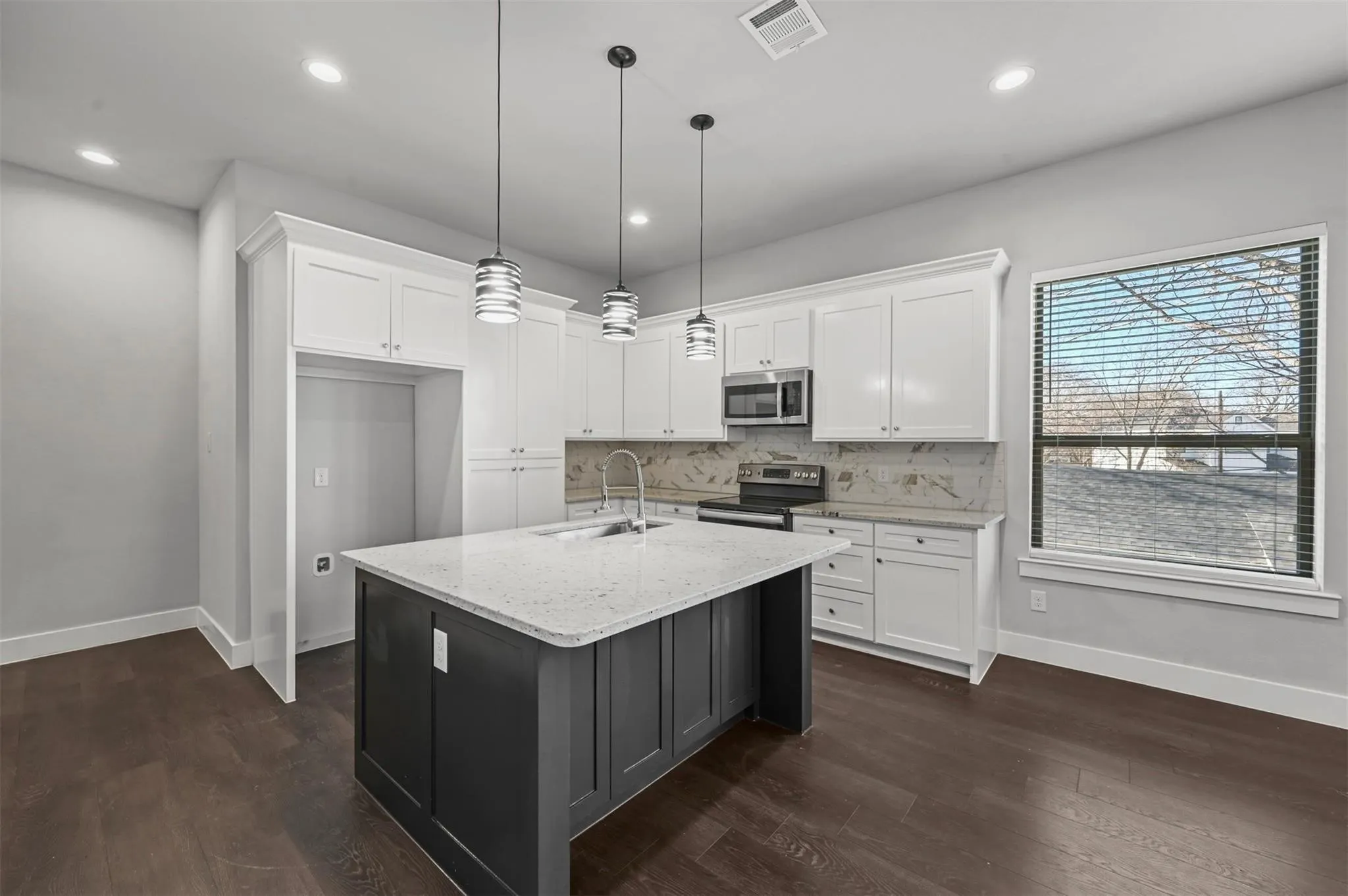 Duplex For Sale in Ellis County , 204 N Getzendaner Street, Waxahachie, Texas 75165, 7 Bedroom, 6 Bathroom, 2 Garage spaces, 0 Sqft, built in 2020, Price $625,000, mls#21284098, Real Estate Agent in Waxahachie, Homes For Sale in Ellis county, Homes For Sale in Waxahachie, Realtor in Waxahachie Texas, Real Estate Brokerage Independent Realty Texas, Luminita Cordes Realtor
