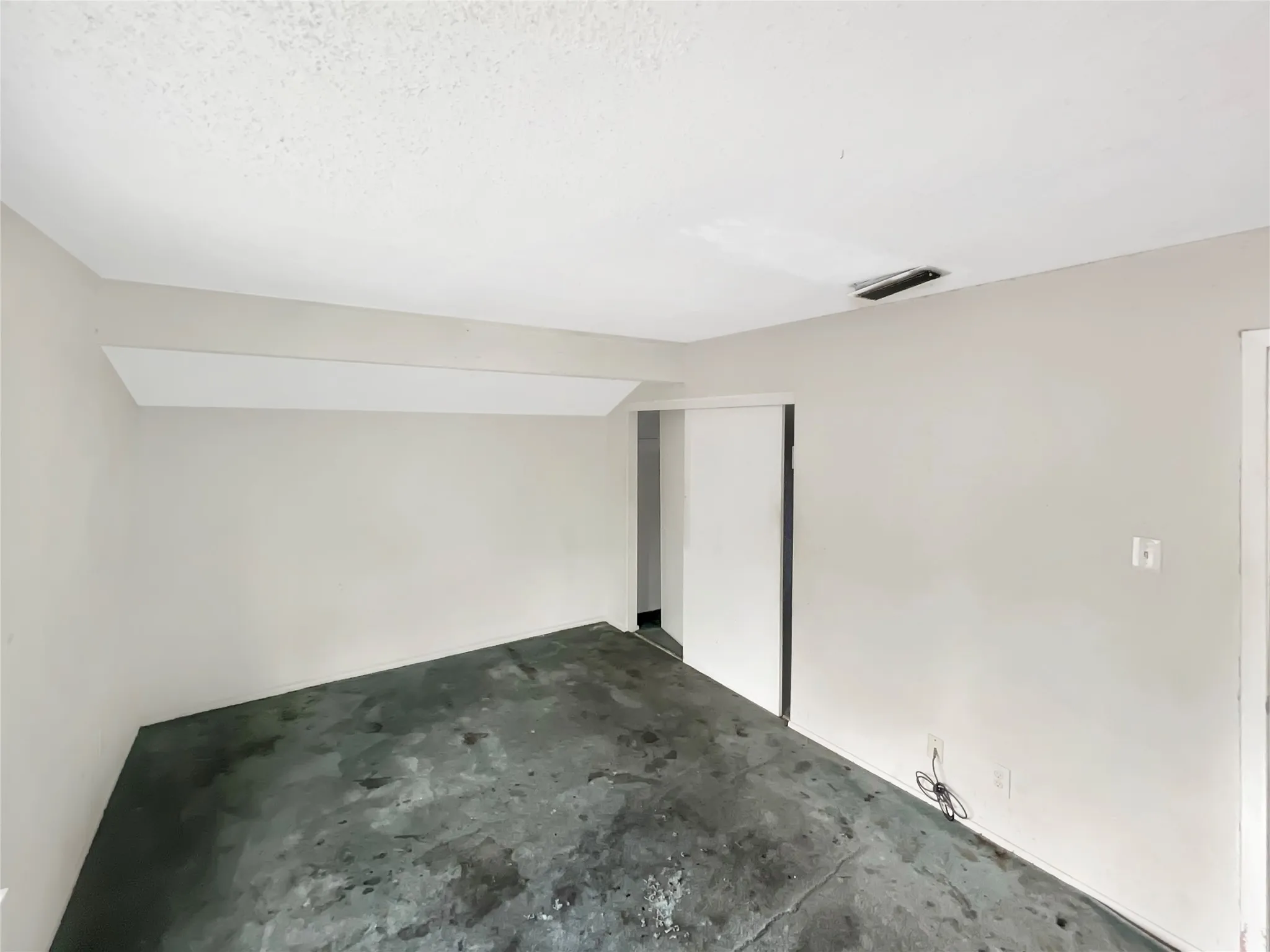 Single Family Residence For Sale in Dallas County , 1801 Plantation Road, Garland, Texas 75044, 3 Bedroom, 3 Bathroom, 2 Garage spaces, 2,506 Sqft, built in 1970, mls#21286061, Real Estate Agent in Garland, Homes For Sale in Dallas county, Homes For Sale in Garland, Realtor in Garland Texas, Real Estate Brokerage Independent Realty Texas, Luminita Cordes Realtor