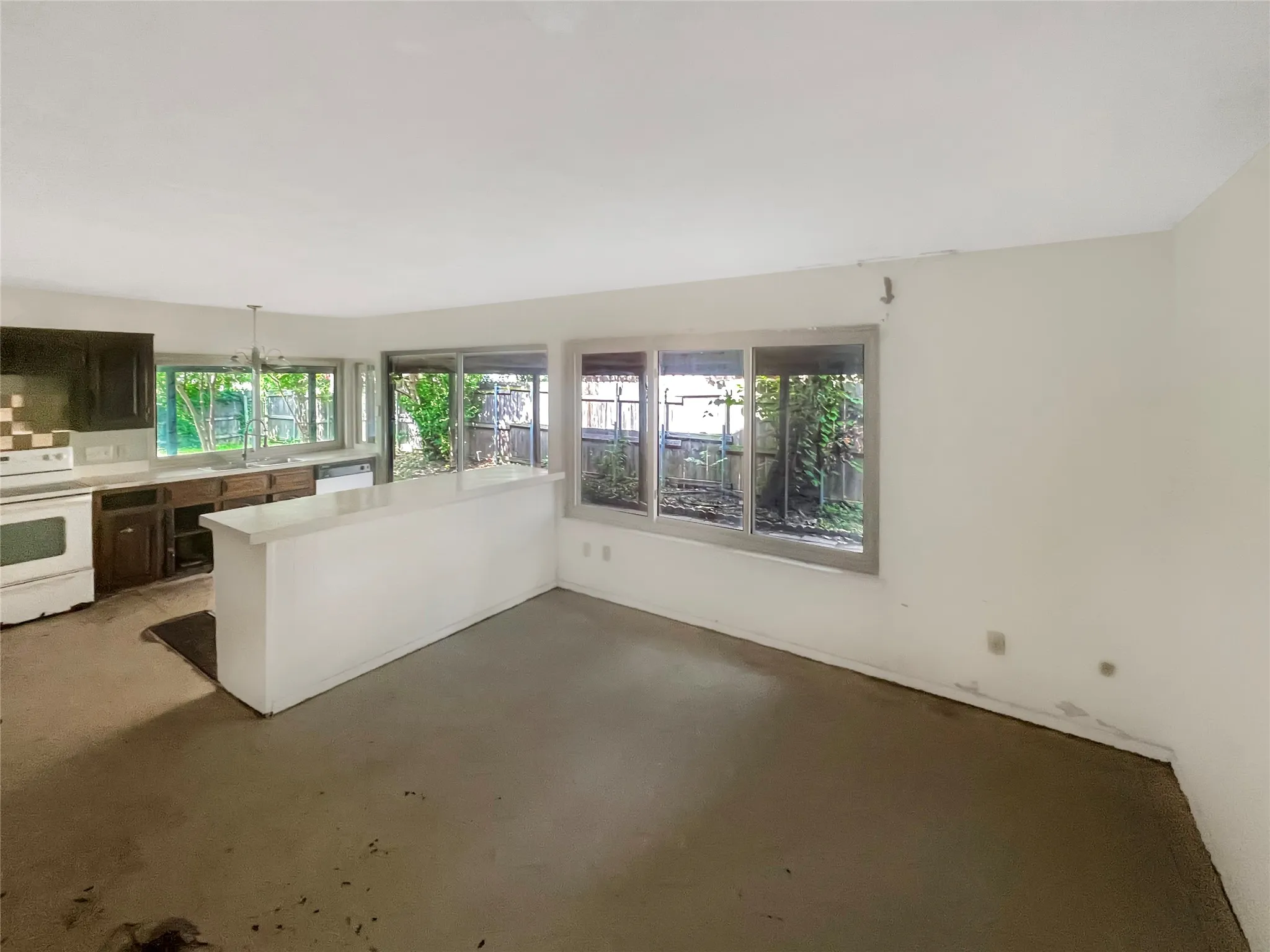Single Family Residence For Sale in Dallas County , 1801 Plantation Road, Garland, Texas 75044, 3 Bedroom, 3 Bathroom, 2 Garage spaces, 2,506 Sqft, built in 1970, mls#21286061, Real Estate Agent in Garland, Homes For Sale in Dallas county, Homes For Sale in Garland, Realtor in Garland Texas, Real Estate Brokerage Independent Realty Texas, Luminita Cordes Realtor