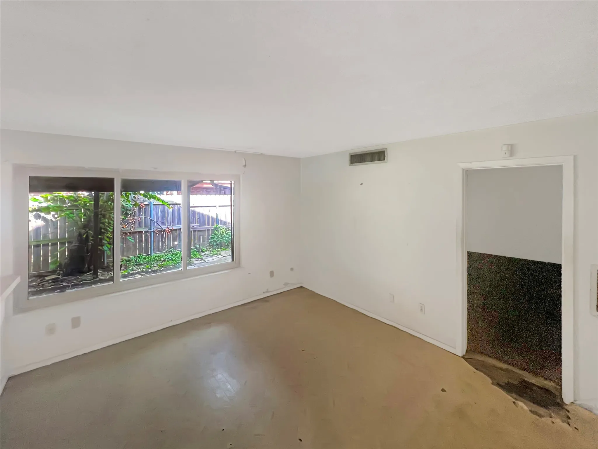 Single Family Residence For Sale in Dallas County , 1801 Plantation Road, Garland, Texas 75044, 3 Bedroom, 3 Bathroom, 2 Garage spaces, 2,506 Sqft, built in 1970, mls#21286061, Real Estate Agent in Garland, Homes For Sale in Dallas county, Homes For Sale in Garland, Realtor in Garland Texas, Real Estate Brokerage Independent Realty Texas, Luminita Cordes Realtor