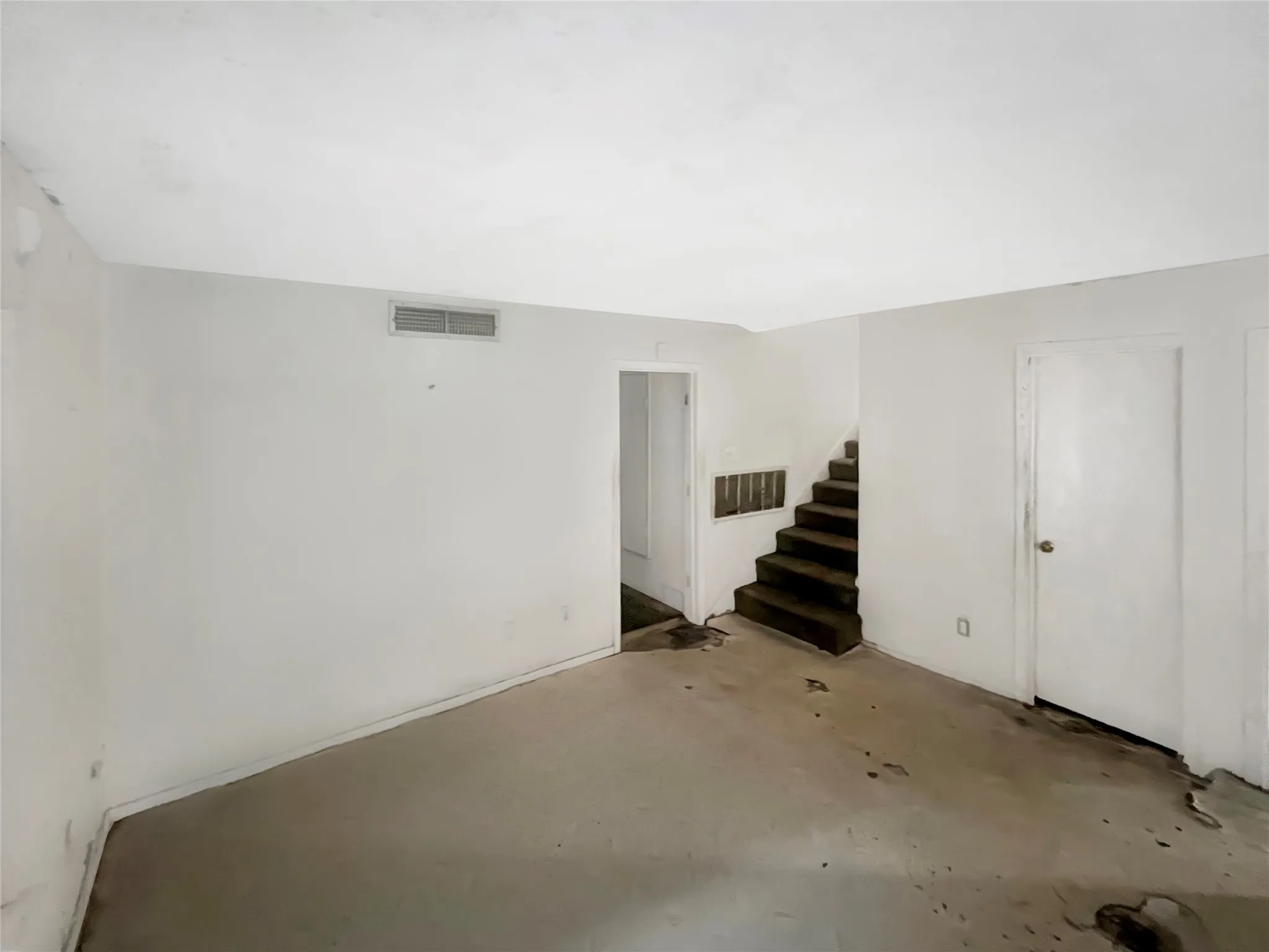 Single Family Residence For Sale in Dallas County , 1801 Plantation Road, Garland, Texas 75044, 3 Bedroom, 3 Bathroom, 2 Garage spaces, 2,506 Sqft, built in 1970, mls#21286061, Real Estate Agent in Garland, Homes For Sale in Dallas county, Homes For Sale in Garland, Realtor in Garland Texas, Real Estate Brokerage Independent Realty Texas, Luminita Cordes Realtor