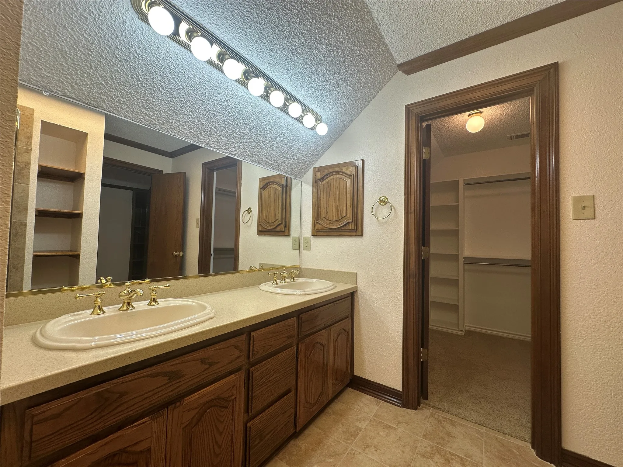 Single Family Residence For Sale in Dallas County , 217 Sunray Lane, Sunnyvale, Texas 75182, 4 Bedroom, 4 Bathroom, 2 Garage spaces, 6,227 Sqft, built in 1987, mls#21286170, Real Estate Agent in Sunnyvale, Homes For Sale in Dallas county, Homes For Sale in Sunnyvale, Realtor in Sunnyvale Texas, Real Estate Brokerage Independent Realty Texas, Luminita Cordes Realtor