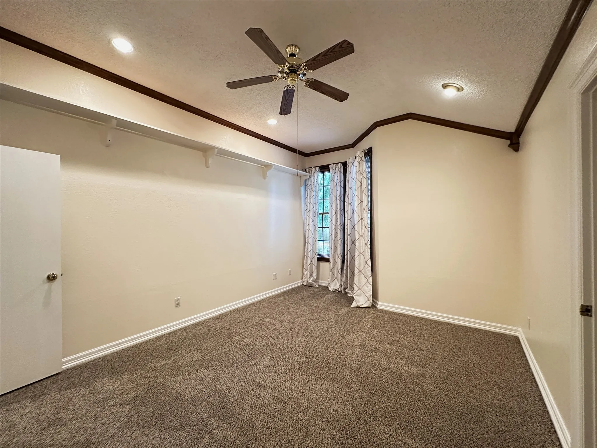 Single Family Residence For Sale in Dallas County , 217 Sunray Lane, Sunnyvale, Texas 75182, 4 Bedroom, 4 Bathroom, 2 Garage spaces, 6,227 Sqft, built in 1987, mls#21286170, Real Estate Agent in Sunnyvale, Homes For Sale in Dallas county, Homes For Sale in Sunnyvale, Realtor in Sunnyvale Texas, Real Estate Brokerage Independent Realty Texas, Luminita Cordes Realtor
