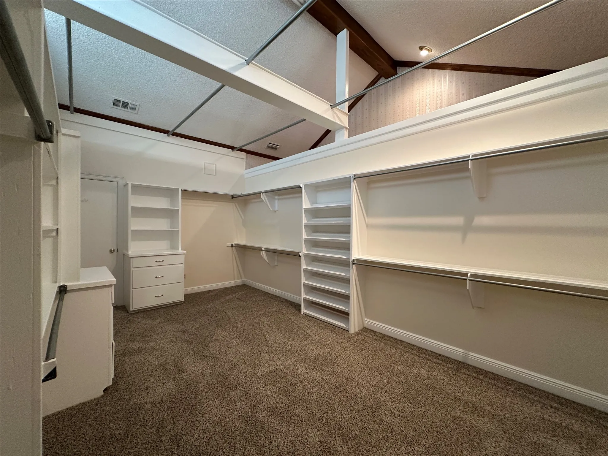 Single Family Residence For Sale in Dallas County , 217 Sunray Lane, Sunnyvale, Texas 75182, 4 Bedroom, 4 Bathroom, 2 Garage spaces, 6,227 Sqft, built in 1987, mls#21286170, Real Estate Agent in Sunnyvale, Homes For Sale in Dallas county, Homes For Sale in Sunnyvale, Realtor in Sunnyvale Texas, Real Estate Brokerage Independent Realty Texas, Luminita Cordes Realtor