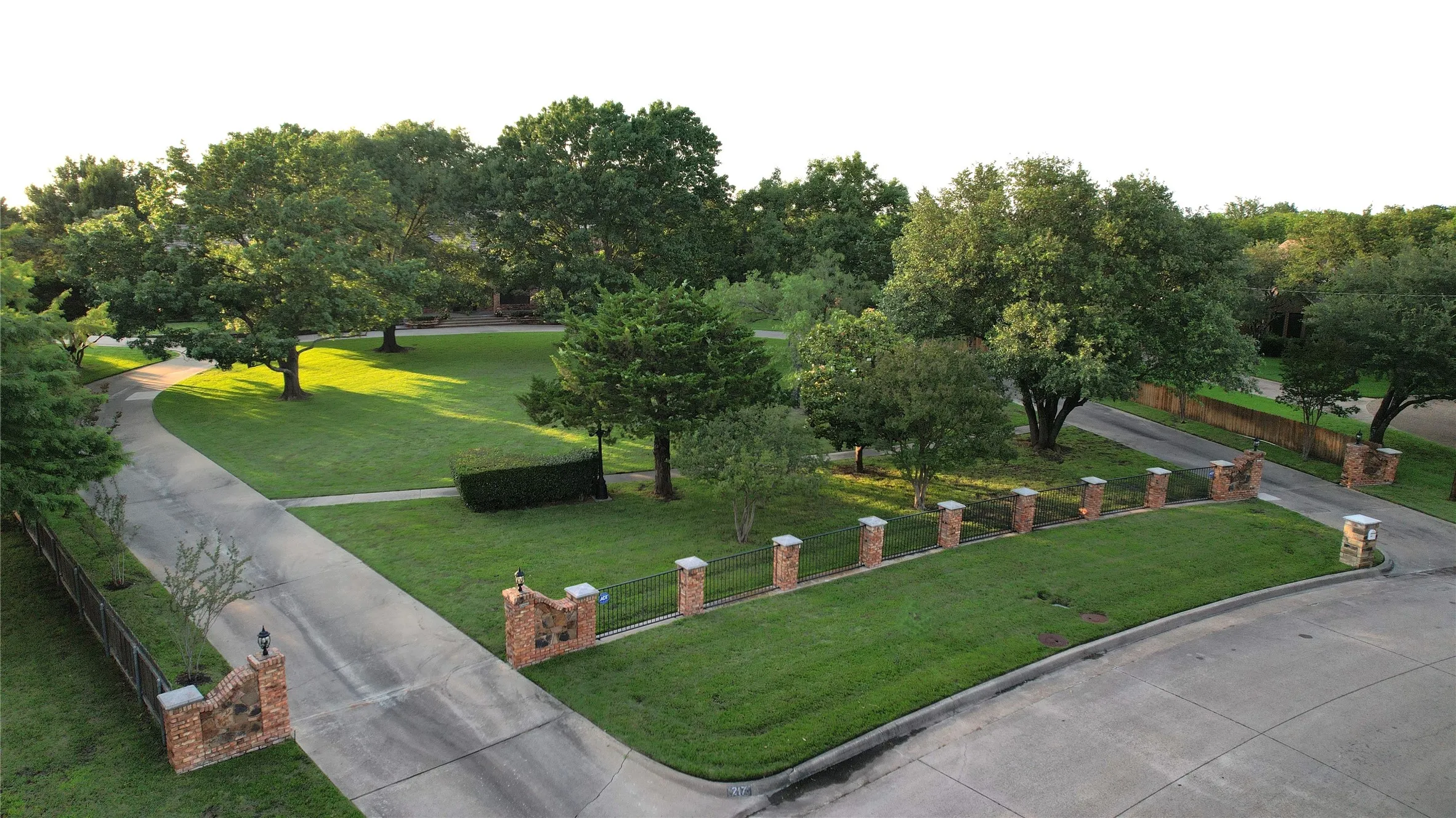 Single Family Residence For Sale in Dallas County , 217 Sunray Lane, Sunnyvale, Texas 75182, 4 Bedroom, 4 Bathroom, 2 Garage spaces, 6,227 Sqft, built in 1987, mls#21286170, Real Estate Agent in Sunnyvale, Homes For Sale in Dallas county, Homes For Sale in Sunnyvale, Realtor in Sunnyvale Texas, Real Estate Brokerage Independent Realty Texas, Luminita Cordes Realtor