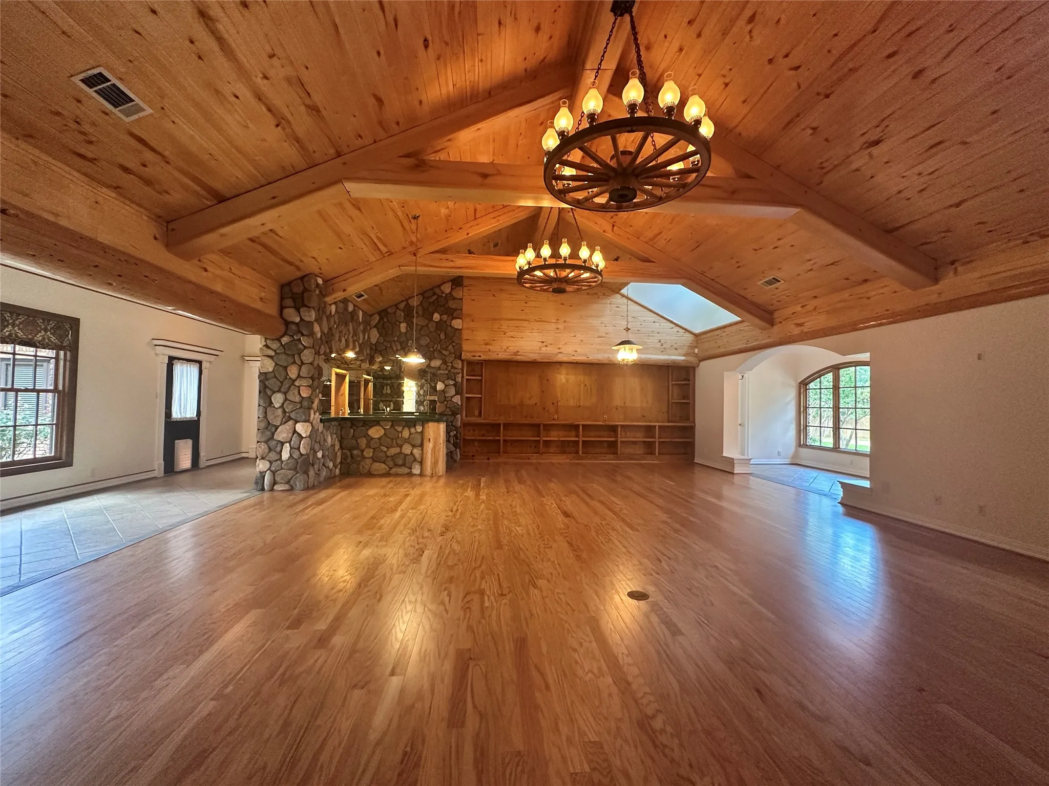 Single Family Residence For Sale in Dallas County , 217 Sunray Lane, Sunnyvale, Texas 75182, 4 Bedroom, 4 Bathroom, 2 Garage spaces, 6,227 Sqft, built in 1987, mls#21286170, Real Estate Agent in Sunnyvale, Homes For Sale in Dallas county, Homes For Sale in Sunnyvale, Realtor in Sunnyvale Texas, Real Estate Brokerage Independent Realty Texas, Luminita Cordes Realtor