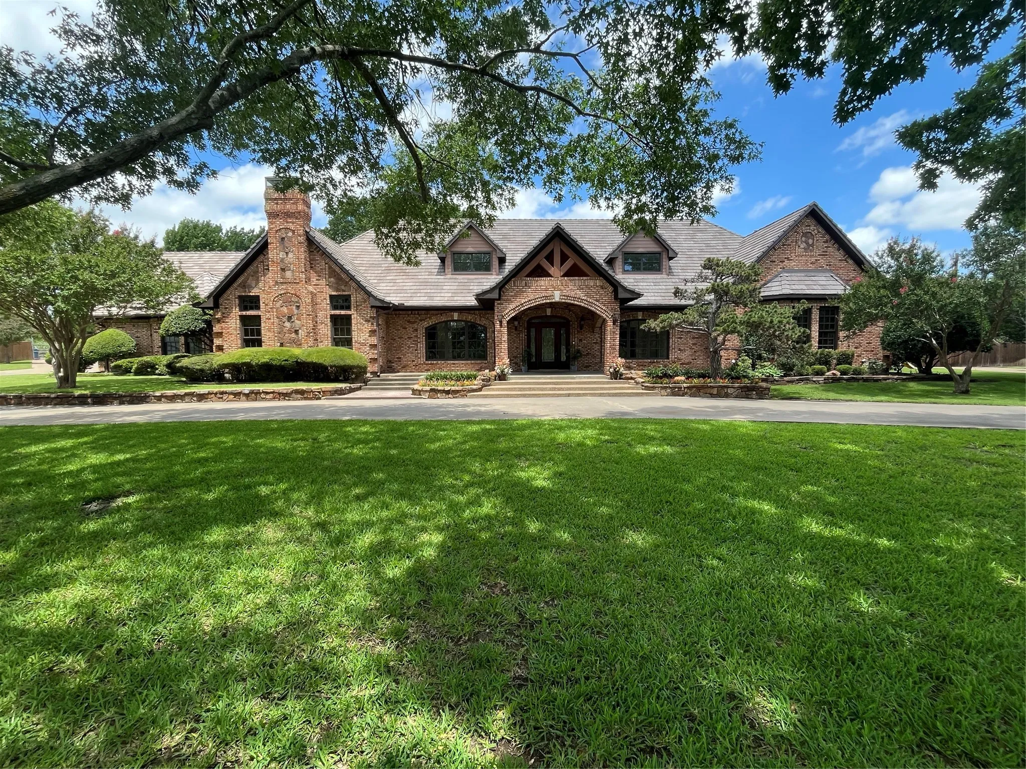 Single Family Residence For Sale in Dallas County , 217 Sunray Lane, Sunnyvale, Texas 75182, 4 Bedroom, 4 Bathroom, 2 Garage spaces, 6,227 Sqft, built in 1987, mls#21286170, Real Estate Agent in Sunnyvale, Homes For Sale in Dallas county, Homes For Sale in Sunnyvale, Realtor in Sunnyvale Texas, Real Estate Brokerage Independent Realty Texas, Luminita Cordes Realtor
