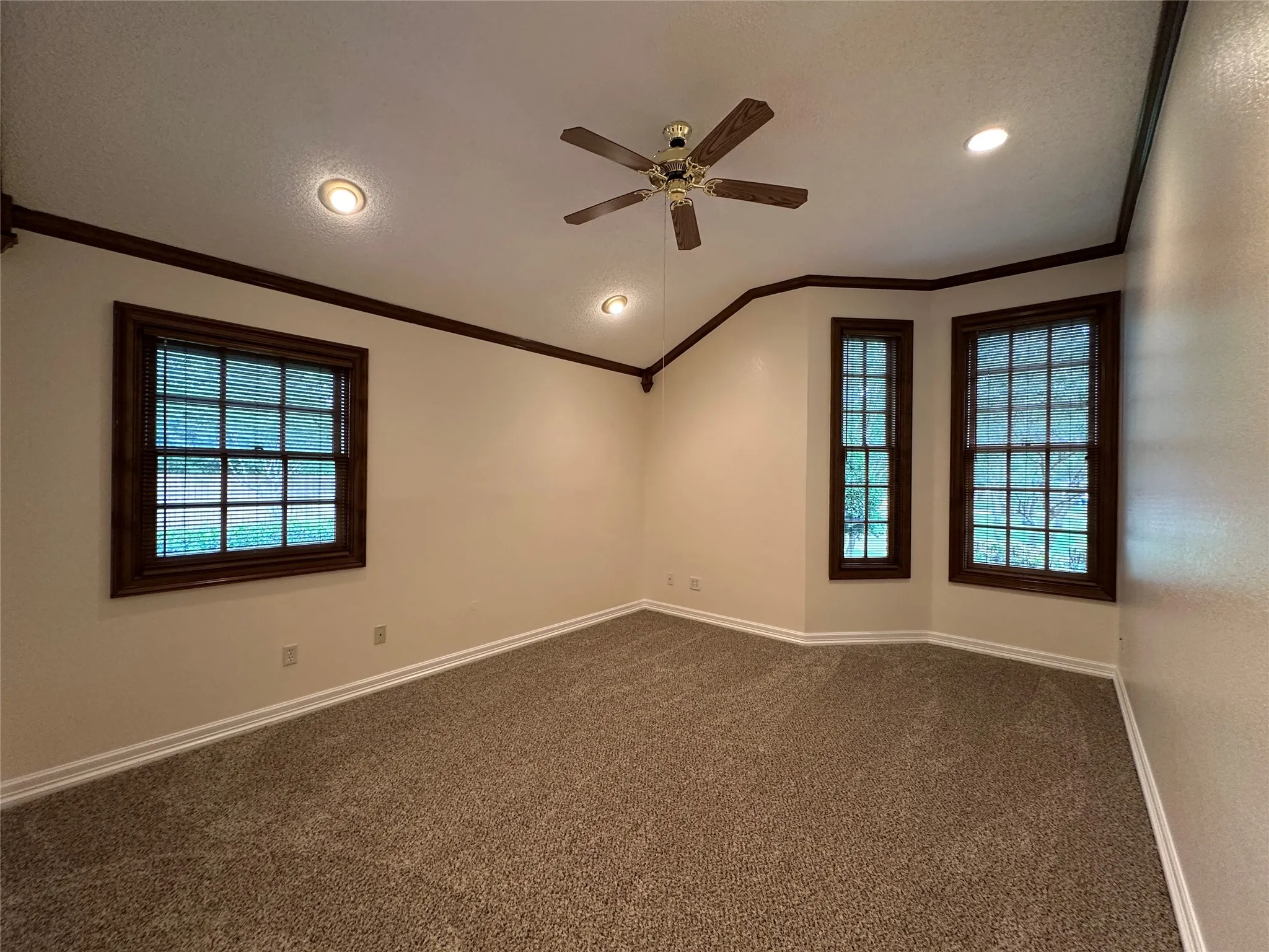 Single Family Residence For Sale in Dallas County , 217 Sunray Lane, Sunnyvale, Texas 75182, 4 Bedroom, 4 Bathroom, 2 Garage spaces, 6,227 Sqft, built in 1987, mls#21286170, Real Estate Agent in Sunnyvale, Homes For Sale in Dallas county, Homes For Sale in Sunnyvale, Realtor in Sunnyvale Texas, Real Estate Brokerage Independent Realty Texas, Luminita Cordes Realtor