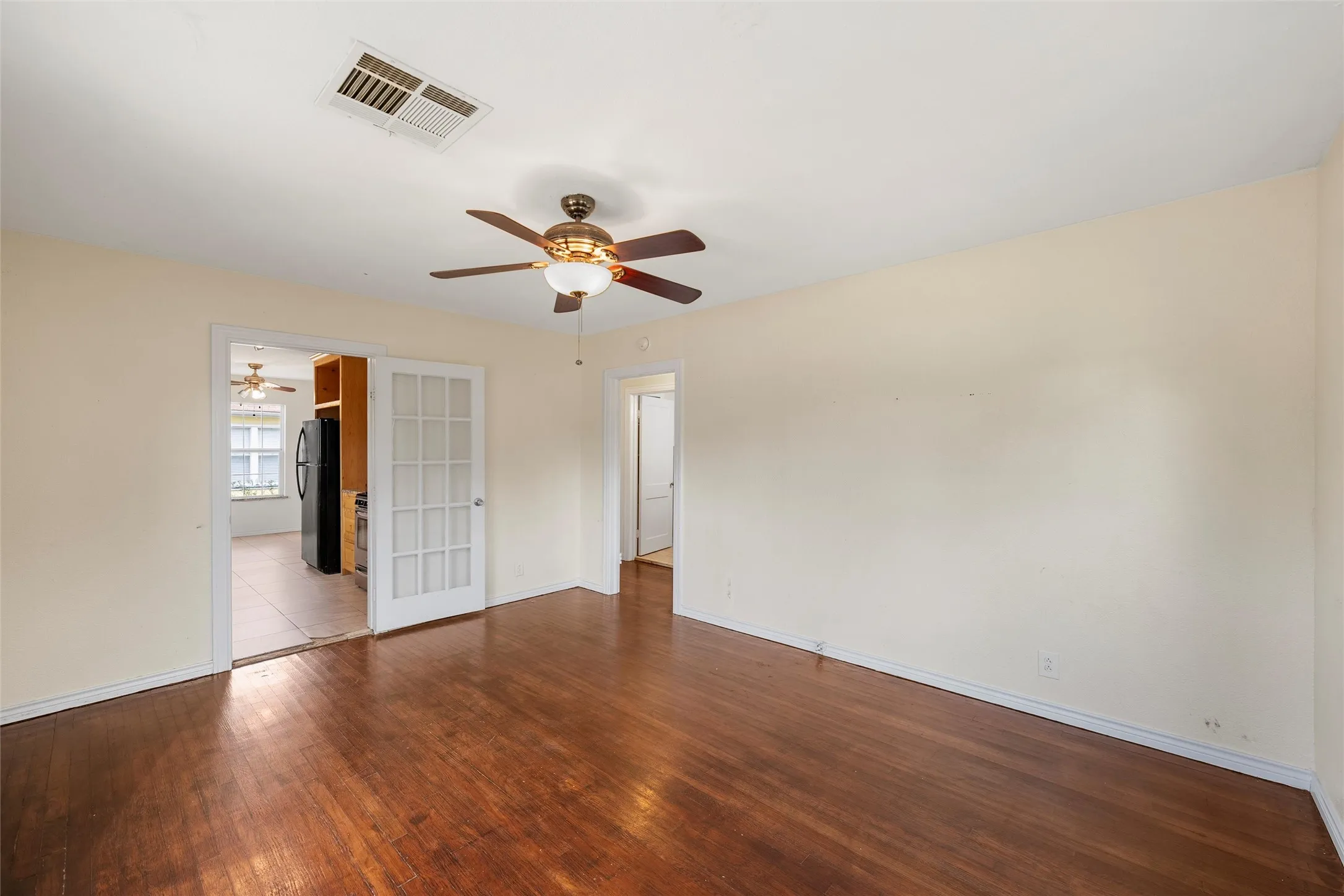Single Family Residence For Sale in Mc Lennan County , 1306 W 11th Street, Mc Gregor, Texas 76657, 2 Bedroom, 2 Bathroom, 1 Garage spaces, 1,568 Sqft, built in 1956, mls#21286395, Real Estate Agent in Mc Gregor, Homes For Sale in Mc Lennan county, Homes For Sale in Mc Gregor, Realtor in Mc Gregor Texas, Real Estate Brokerage Independent Realty Texas, Luminita Cordes Realtor