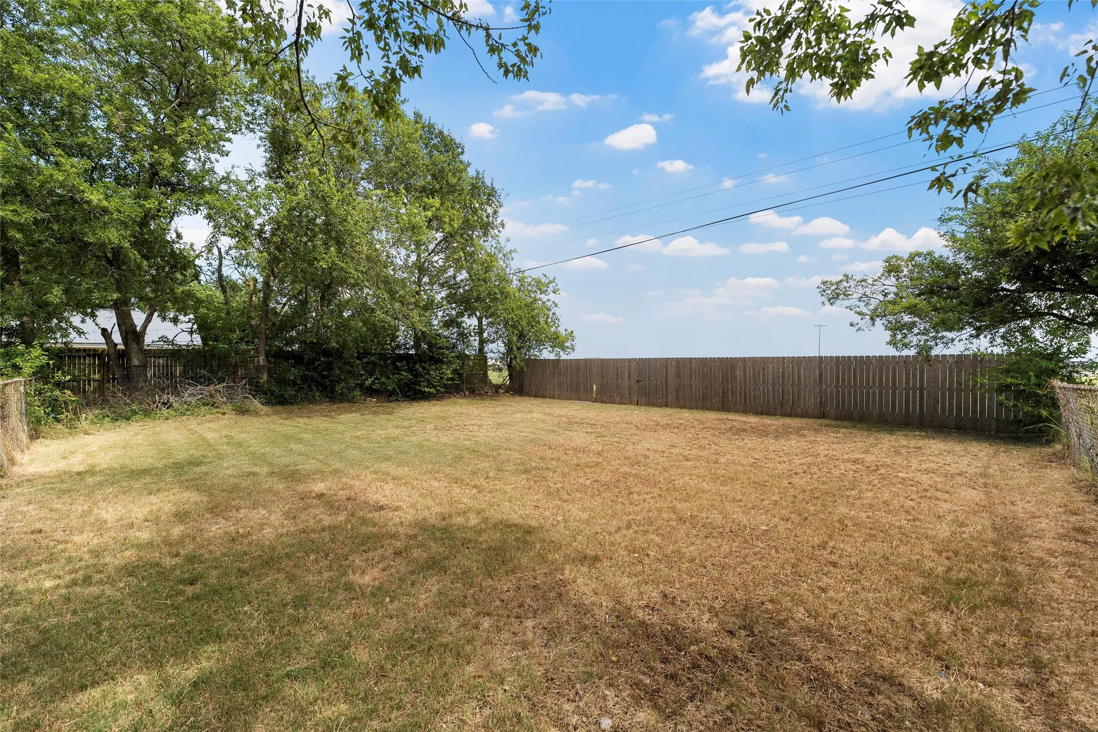 Single Family Residence For Sale in Mc Lennan County , 1306 W 11th Street, Mc Gregor, Texas 76657, 2 Bedroom, 2 Bathroom, 1 Garage spaces, 1,568 Sqft, built in 1956, mls#21286395, Real Estate Agent in Mc Gregor, Homes For Sale in Mc Lennan county, Homes For Sale in Mc Gregor, Realtor in Mc Gregor Texas, Real Estate Brokerage Independent Realty Texas, Luminita Cordes Realtor