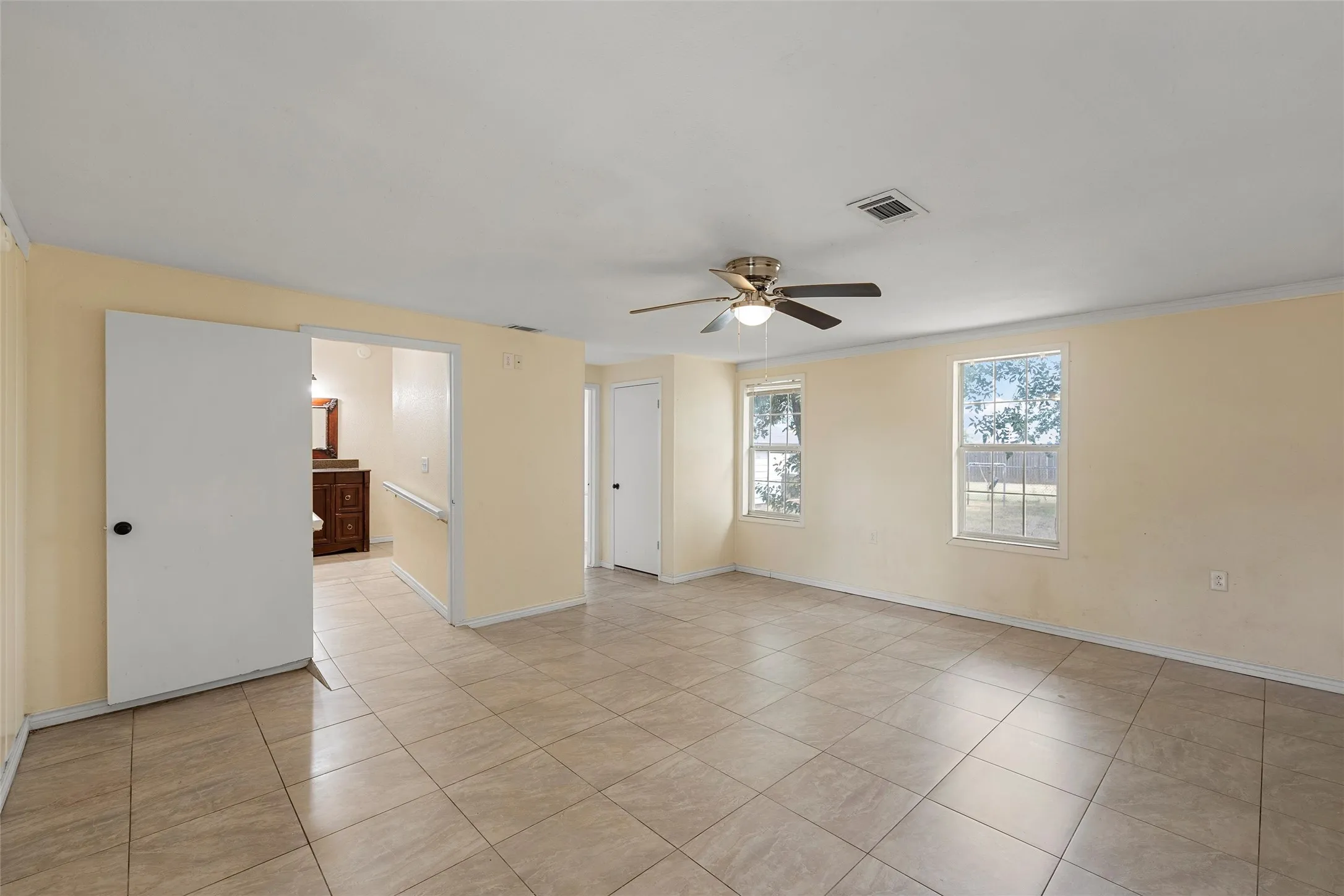 Single Family Residence For Sale in Mc Lennan County , 1306 W 11th Street, Mc Gregor, Texas 76657, 2 Bedroom, 2 Bathroom, 1 Garage spaces, 1,568 Sqft, built in 1956, mls#21286395, Real Estate Agent in Mc Gregor, Homes For Sale in Mc Lennan county, Homes For Sale in Mc Gregor, Realtor in Mc Gregor Texas, Real Estate Brokerage Independent Realty Texas, Luminita Cordes Realtor