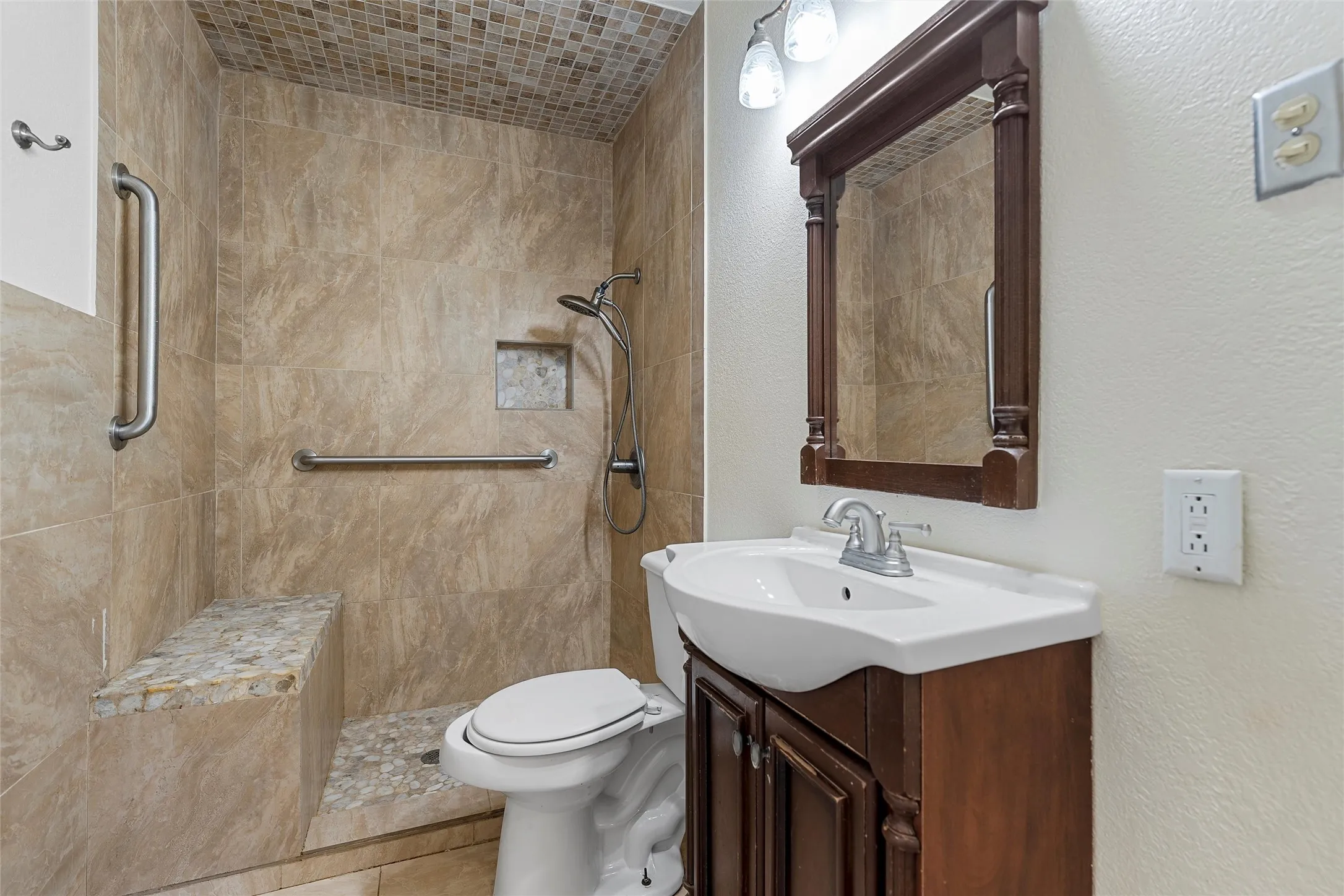 Single Family Residence For Sale in Mc Lennan County , 1306 W 11th Street, Mc Gregor, Texas 76657, 2 Bedroom, 2 Bathroom, 1 Garage spaces, 1,568 Sqft, built in 1956, mls#21286395, Real Estate Agent in Mc Gregor, Homes For Sale in Mc Lennan county, Homes For Sale in Mc Gregor, Realtor in Mc Gregor Texas, Real Estate Brokerage Independent Realty Texas, Luminita Cordes Realtor