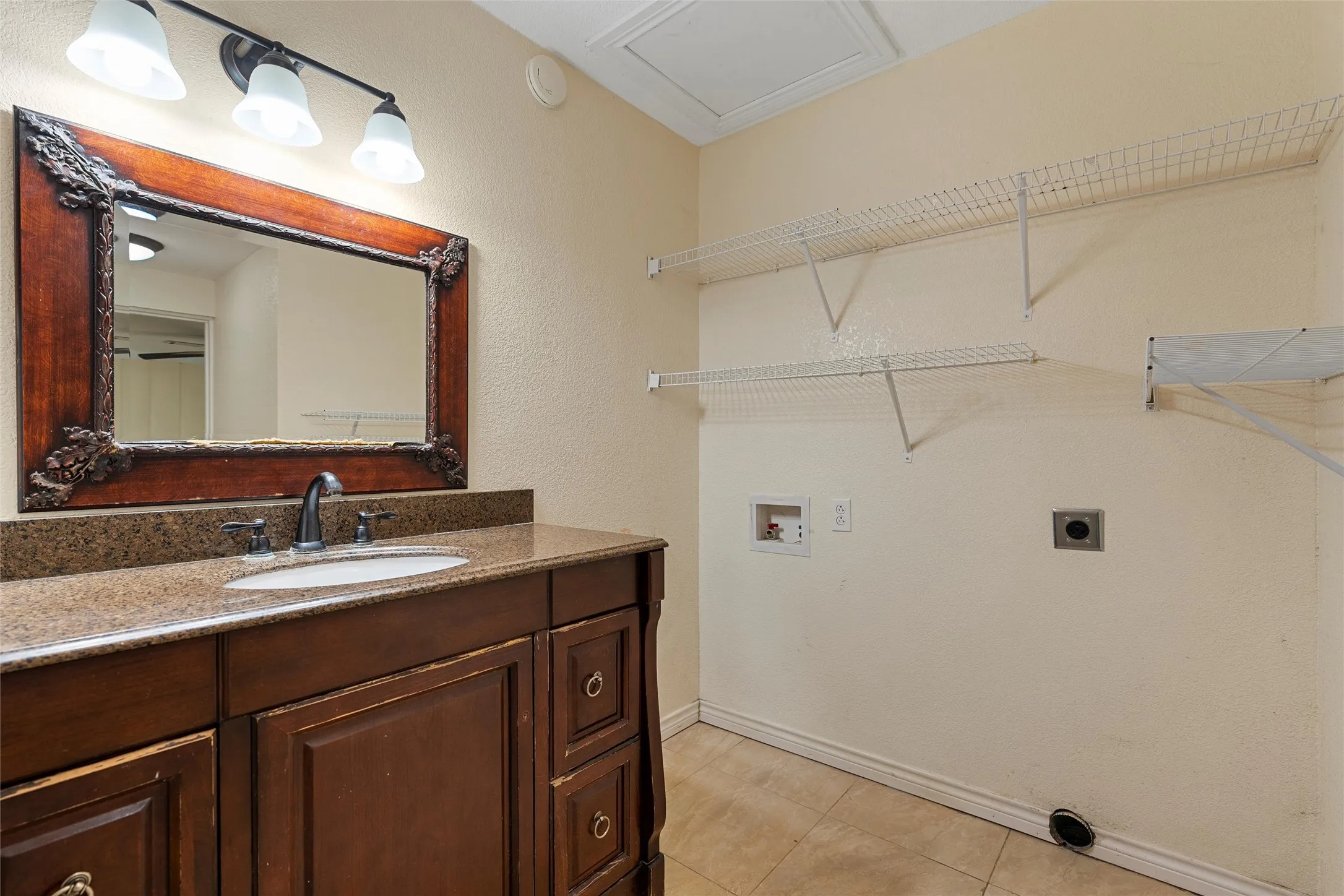 Single Family Residence For Sale in Mc Lennan County , 1306 W 11th Street, Mc Gregor, Texas 76657, 2 Bedroom, 2 Bathroom, 1 Garage spaces, 1,568 Sqft, built in 1956, mls#21286395, Real Estate Agent in Mc Gregor, Homes For Sale in Mc Lennan county, Homes For Sale in Mc Gregor, Realtor in Mc Gregor Texas, Real Estate Brokerage Independent Realty Texas, Luminita Cordes Realtor
