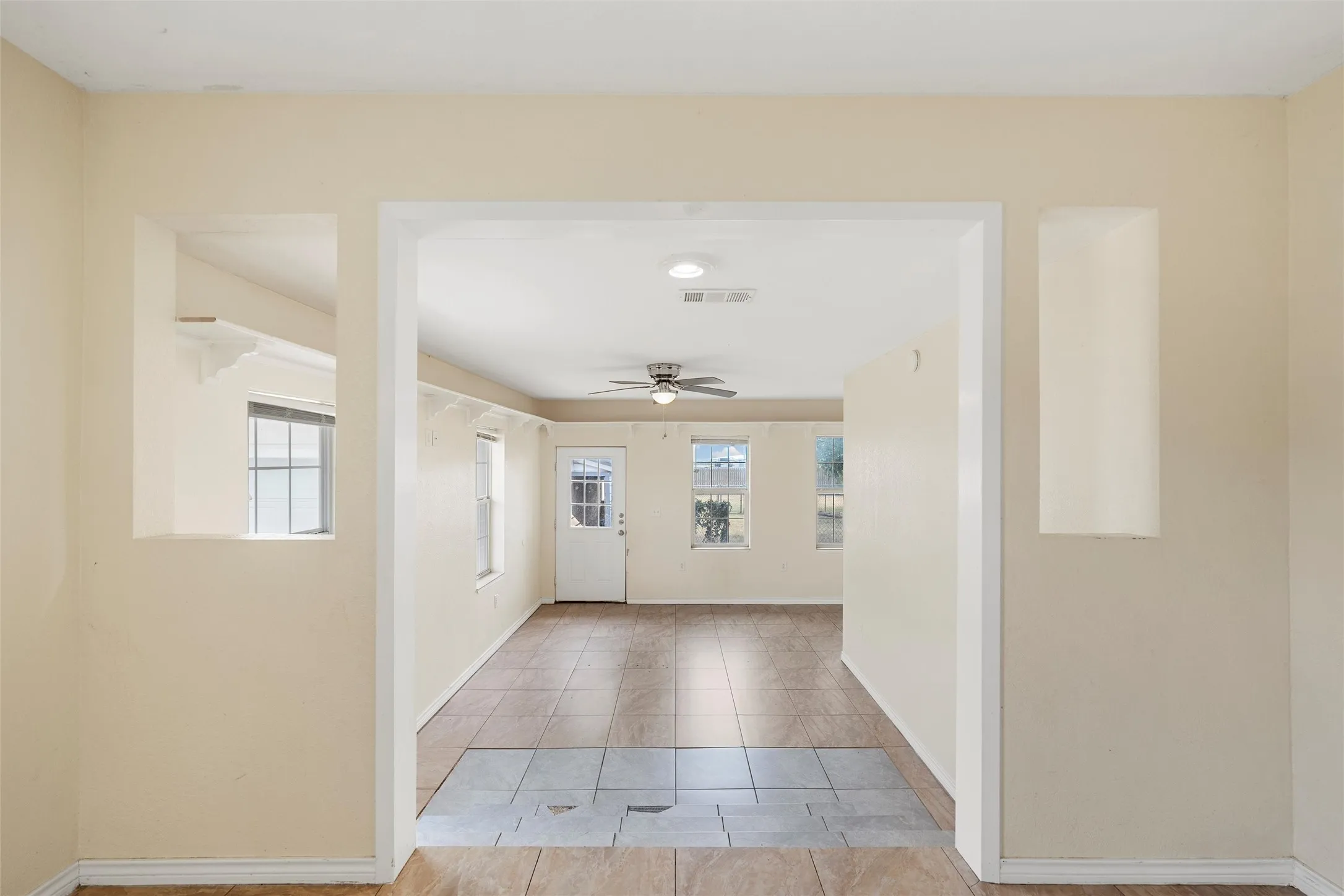Single Family Residence For Sale in Mc Lennan County , 1306 W 11th Street, Mc Gregor, Texas 76657, 2 Bedroom, 2 Bathroom, 1 Garage spaces, 1,568 Sqft, built in 1956, mls#21286395, Real Estate Agent in Mc Gregor, Homes For Sale in Mc Lennan county, Homes For Sale in Mc Gregor, Realtor in Mc Gregor Texas, Real Estate Brokerage Independent Realty Texas, Luminita Cordes Realtor
