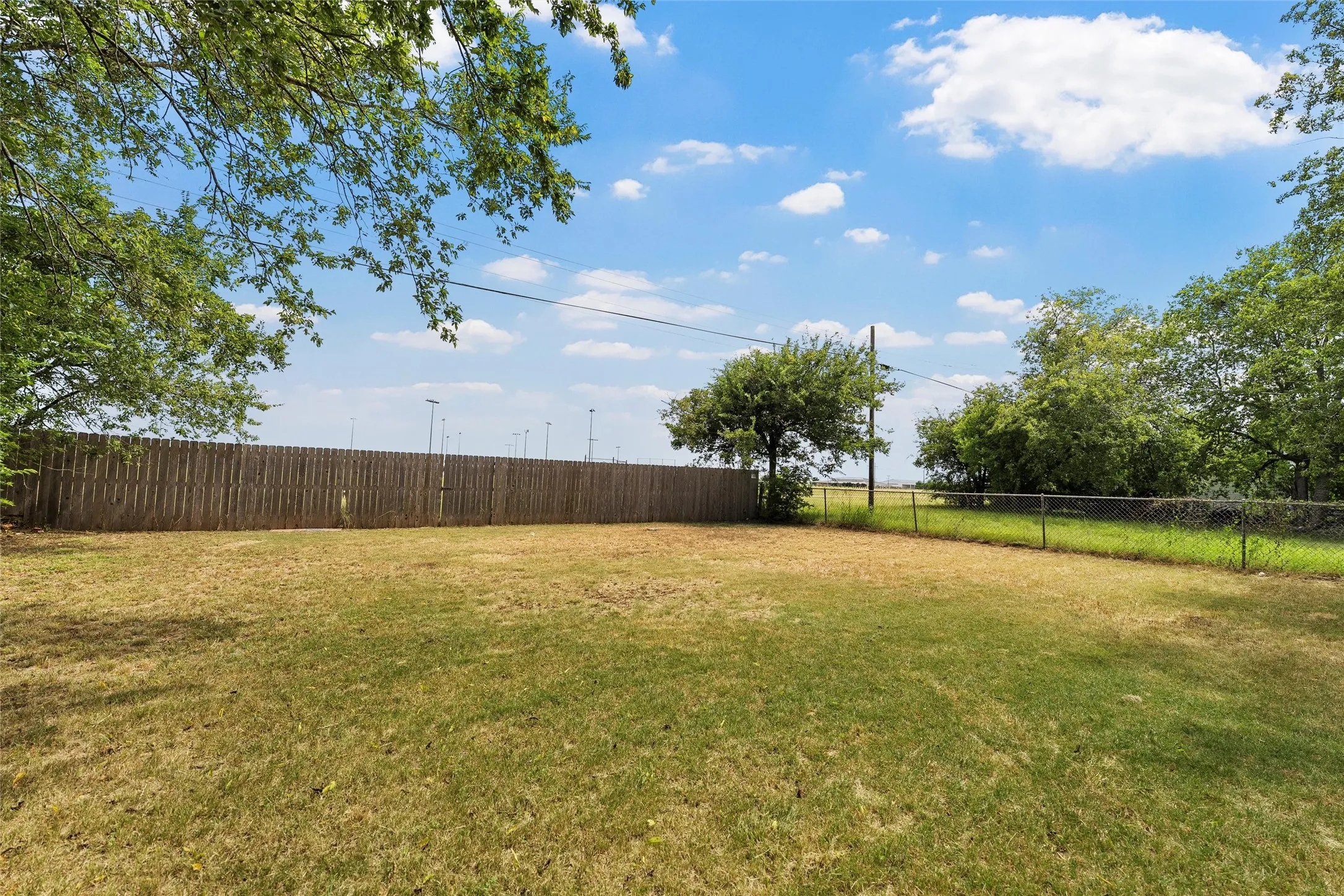 Single Family Residence For Sale in Mc Lennan County , 1306 W 11th Street, Mc Gregor, Texas 76657, 2 Bedroom, 2 Bathroom, 1 Garage spaces, 1,568 Sqft, built in 1956, mls#21286395, Real Estate Agent in Mc Gregor, Homes For Sale in Mc Lennan county, Homes For Sale in Mc Gregor, Realtor in Mc Gregor Texas, Real Estate Brokerage Independent Realty Texas, Luminita Cordes Realtor