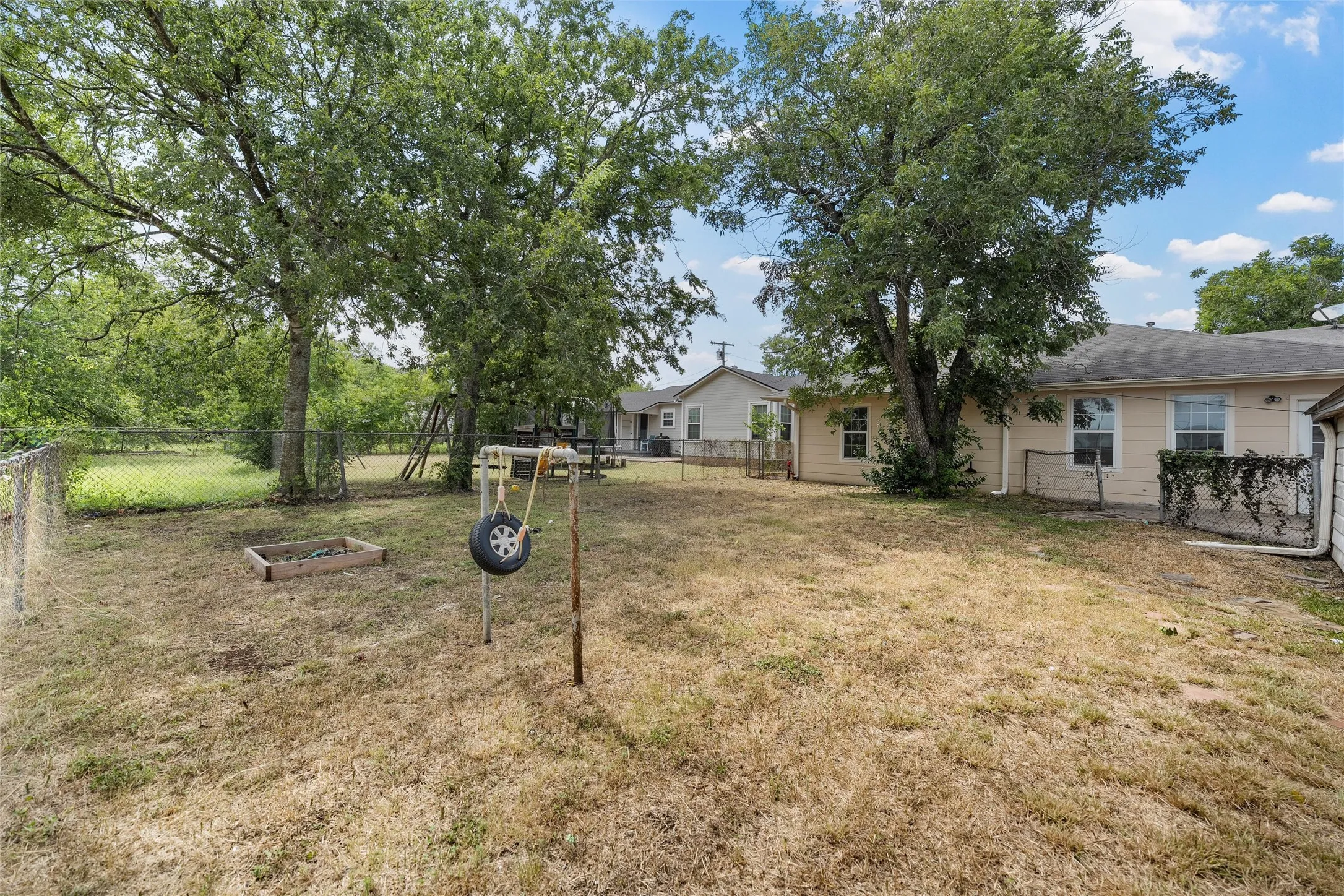 Single Family Residence For Sale in Mc Lennan County , 1306 W 11th Street, Mc Gregor, Texas 76657, 2 Bedroom, 2 Bathroom, 1 Garage spaces, 1,568 Sqft, built in 1956, mls#21286395, Real Estate Agent in Mc Gregor, Homes For Sale in Mc Lennan county, Homes For Sale in Mc Gregor, Realtor in Mc Gregor Texas, Real Estate Brokerage Independent Realty Texas, Luminita Cordes Realtor