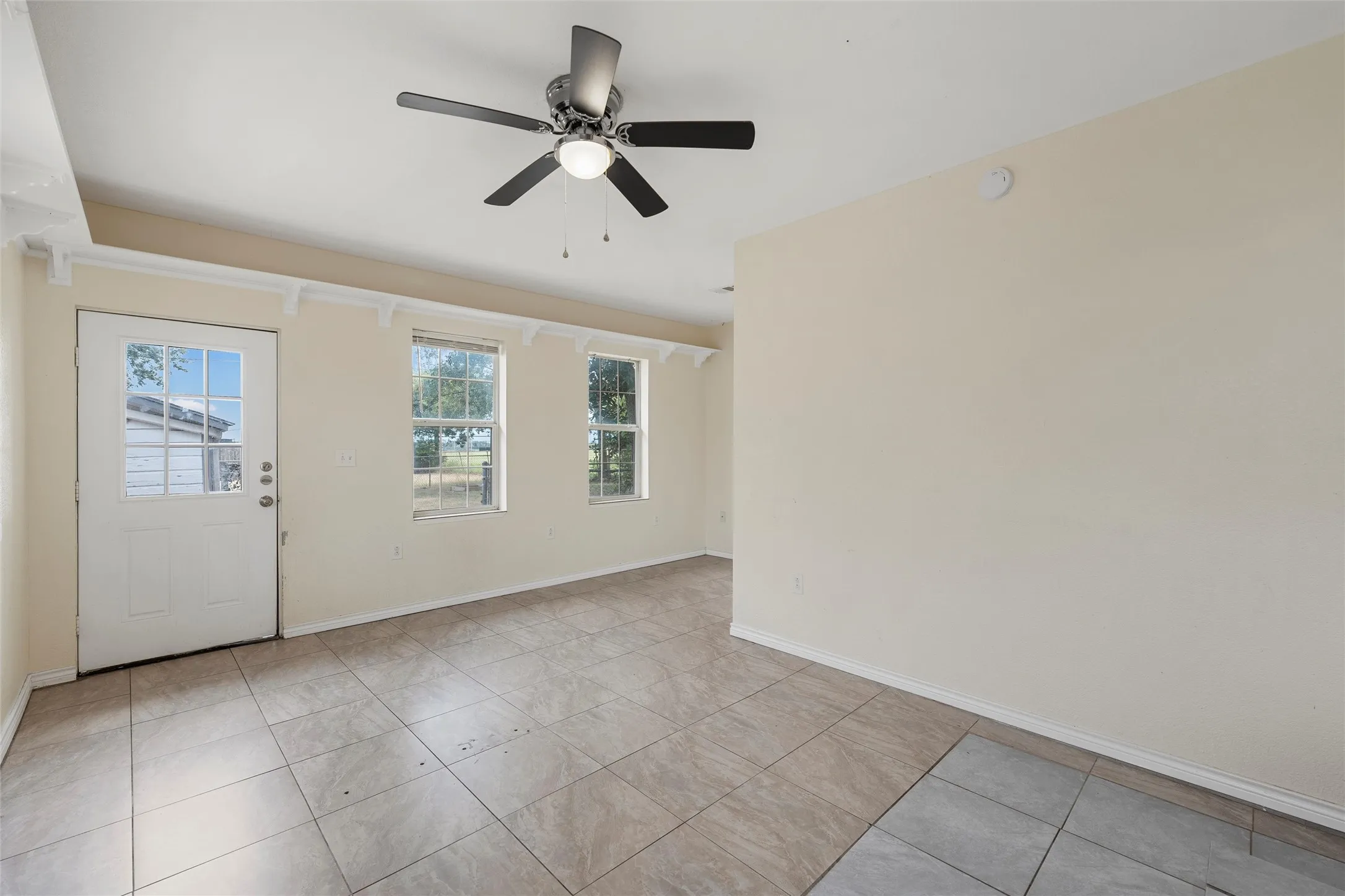 Single Family Residence For Sale in Mc Lennan County , 1306 W 11th Street, Mc Gregor, Texas 76657, 2 Bedroom, 2 Bathroom, 1 Garage spaces, 1,568 Sqft, built in 1956, mls#21286395, Real Estate Agent in Mc Gregor, Homes For Sale in Mc Lennan county, Homes For Sale in Mc Gregor, Realtor in Mc Gregor Texas, Real Estate Brokerage Independent Realty Texas, Luminita Cordes Realtor