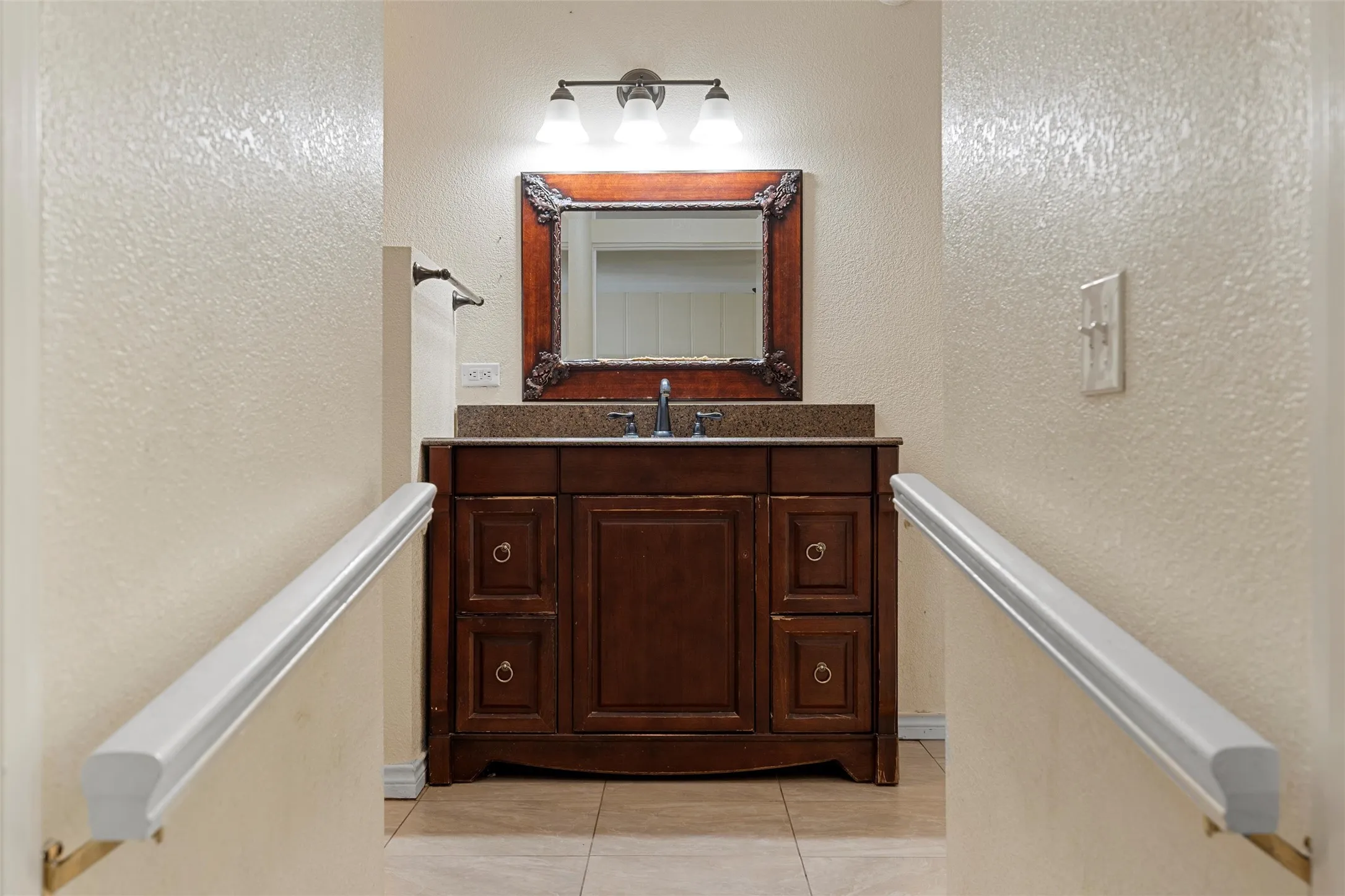 Single Family Residence For Sale in Mc Lennan County , 1306 W 11th Street, Mc Gregor, Texas 76657, 2 Bedroom, 2 Bathroom, 1 Garage spaces, 1,568 Sqft, built in 1956, mls#21286395, Real Estate Agent in Mc Gregor, Homes For Sale in Mc Lennan county, Homes For Sale in Mc Gregor, Realtor in Mc Gregor Texas, Real Estate Brokerage Independent Realty Texas, Luminita Cordes Realtor