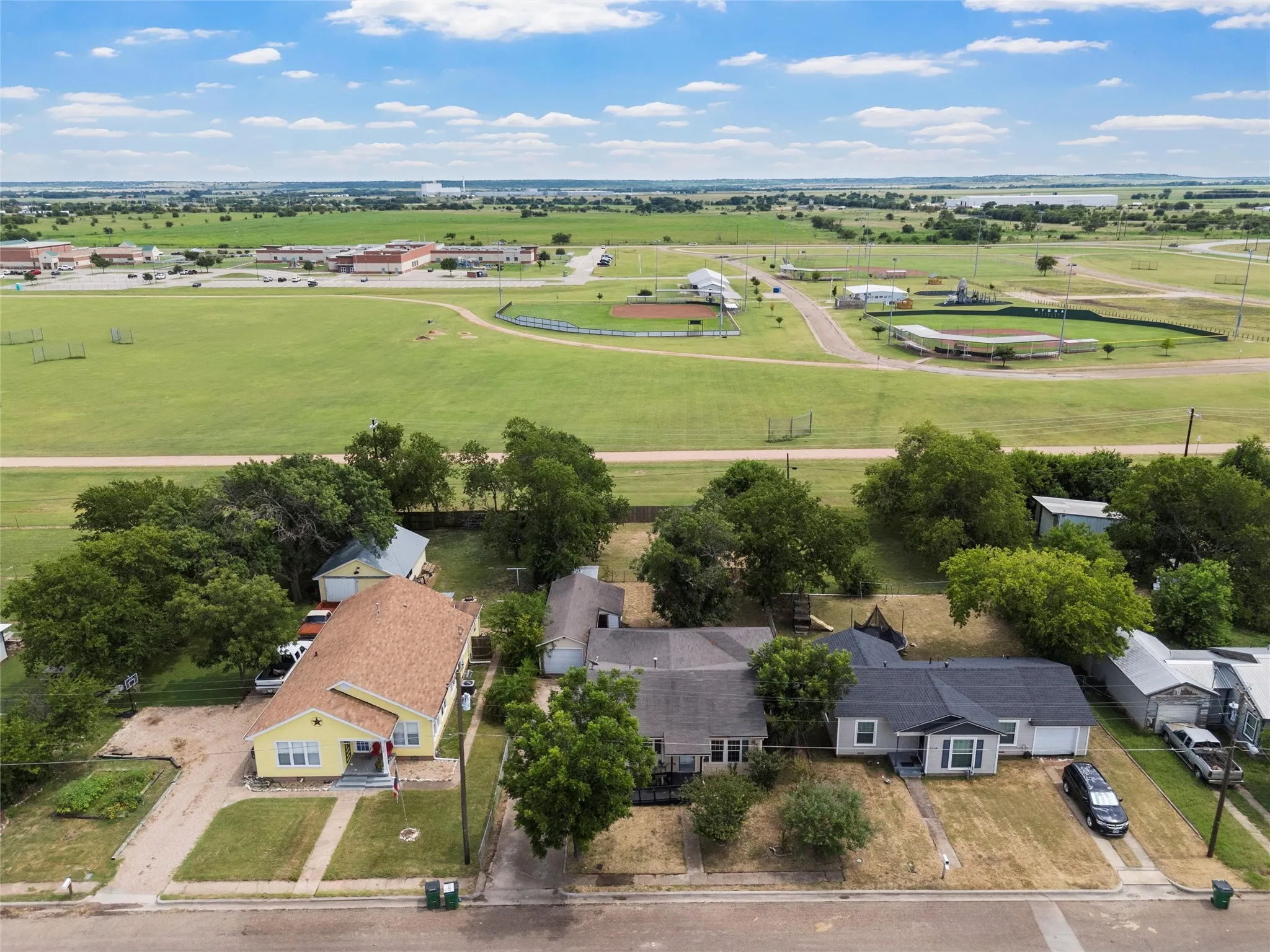 Single Family Residence For Sale in Mc Lennan County , 1306 W 11th Street, Mc Gregor, Texas 76657, 2 Bedroom, 2 Bathroom, 1 Garage spaces, 1,568 Sqft, built in 1956, mls#21286395, Real Estate Agent in Mc Gregor, Homes For Sale in Mc Lennan county, Homes For Sale in Mc Gregor, Realtor in Mc Gregor Texas, Real Estate Brokerage Independent Realty Texas, Luminita Cordes Realtor