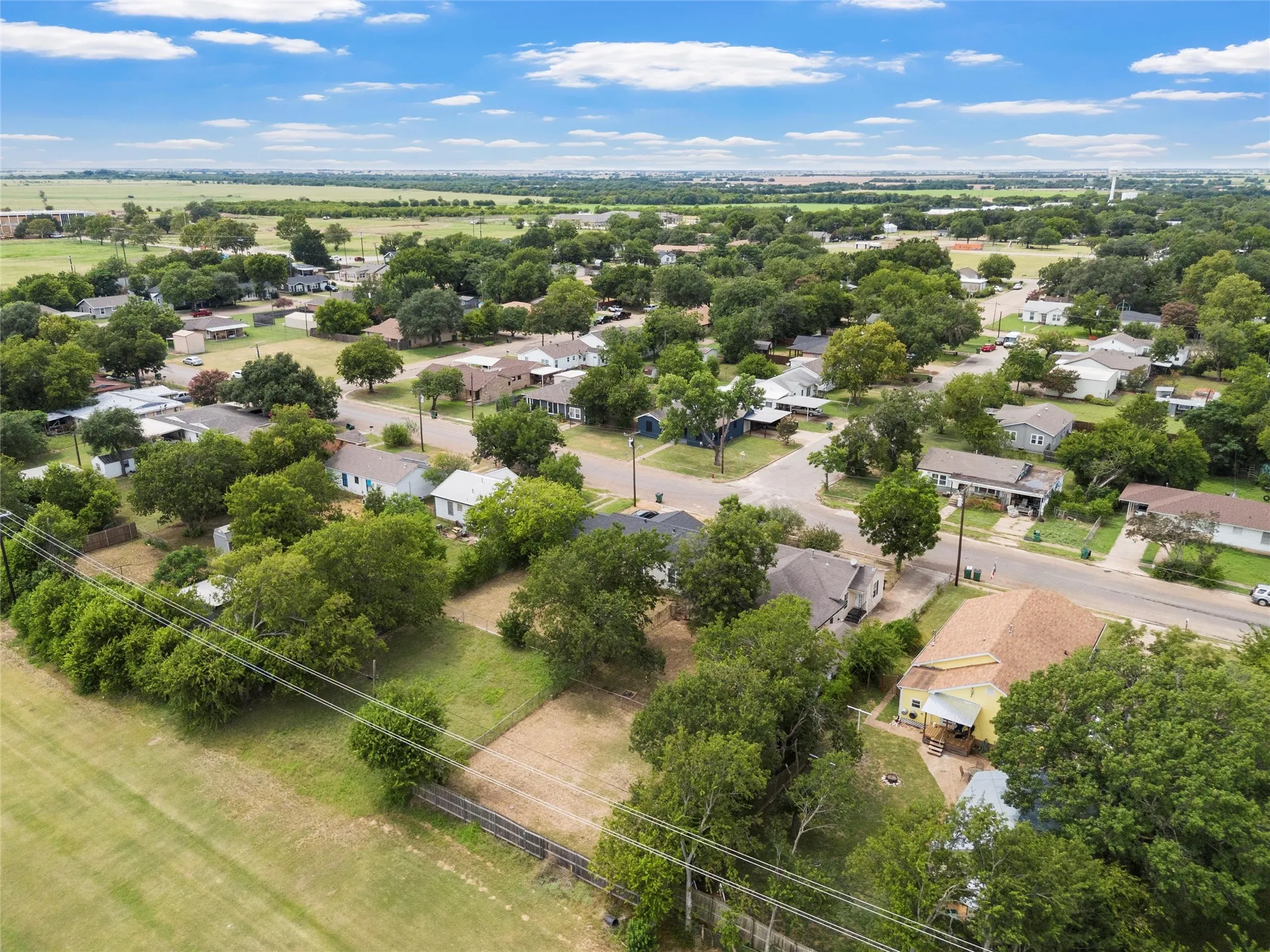 Single Family Residence For Sale in Mc Lennan County , 1306 W 11th Street, Mc Gregor, Texas 76657, 2 Bedroom, 2 Bathroom, 1 Garage spaces, 1,568 Sqft, built in 1956, mls#21286395, Real Estate Agent in Mc Gregor, Homes For Sale in Mc Lennan county, Homes For Sale in Mc Gregor, Realtor in Mc Gregor Texas, Real Estate Brokerage Independent Realty Texas, Luminita Cordes Realtor
