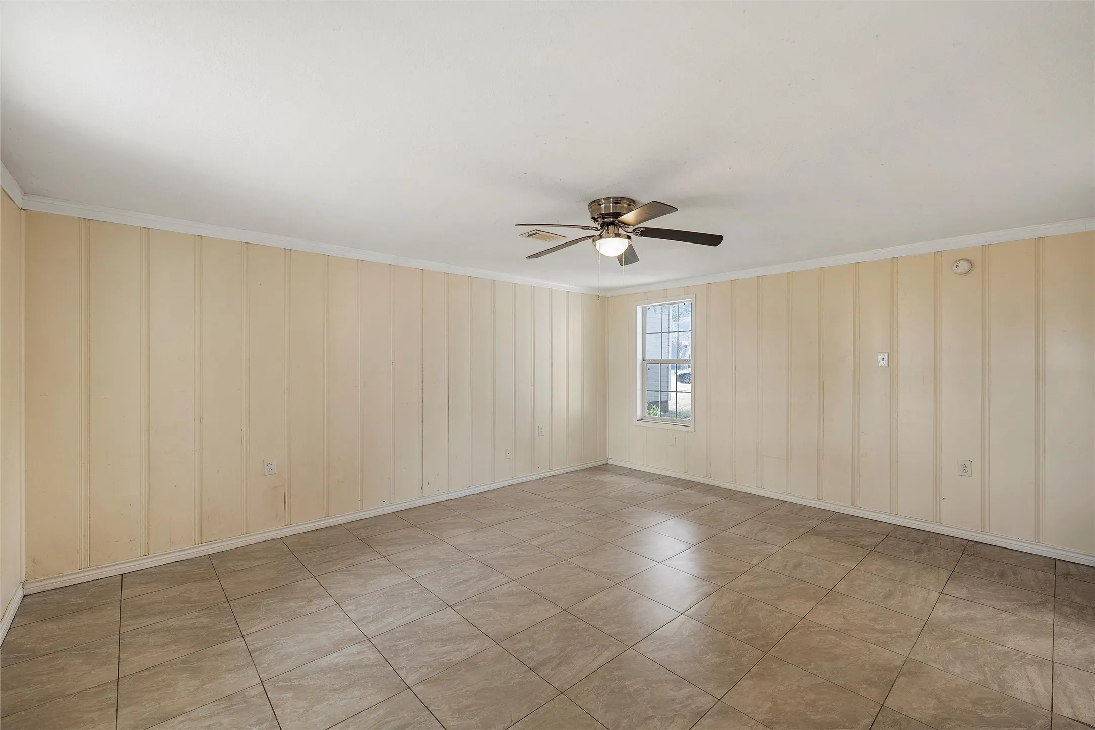 Single Family Residence For Sale in Mc Lennan County , 1306 W 11th Street, Mc Gregor, Texas 76657, 2 Bedroom, 2 Bathroom, 1 Garage spaces, 1,568 Sqft, built in 1956, mls#21286395, Real Estate Agent in Mc Gregor, Homes For Sale in Mc Lennan county, Homes For Sale in Mc Gregor, Realtor in Mc Gregor Texas, Real Estate Brokerage Independent Realty Texas, Luminita Cordes Realtor
