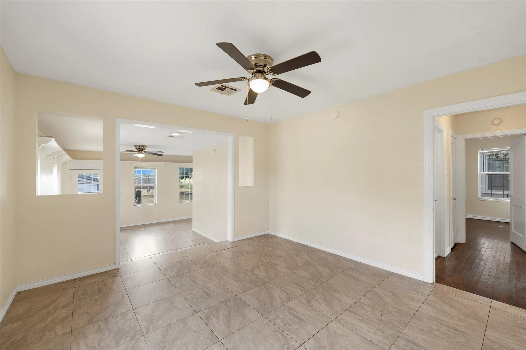 Single Family Residence For Sale in Mc Lennan County , 1306 W 11th Street, Mc Gregor, Texas 76657, 2 Bedroom, 2 Bathroom, 1 Garage spaces, 1,568 Sqft, built in 1956, mls#21286395, Real Estate Agent in Mc Gregor, Homes For Sale in Mc Lennan county, Homes For Sale in Mc Gregor, Realtor in Mc Gregor Texas, Real Estate Brokerage Independent Realty Texas, Luminita Cordes Realtor