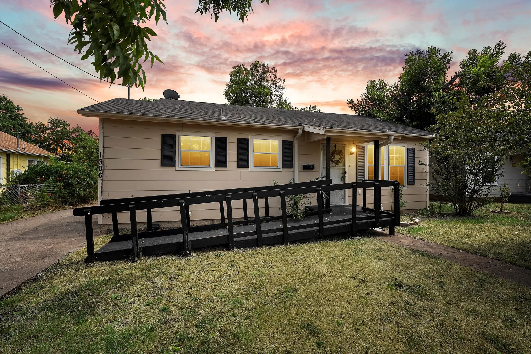 Single Family Residence For Sale in Mc Lennan County , 1306 W 11th Street, Mc Gregor, Texas 76657, 2 Bedroom, 2 Bathroom, 1 Garage spaces, 1,568 Sqft, built in 1956, mls#21286395, Real Estate Agent in Mc Gregor, Homes For Sale in Mc Lennan county, Homes For Sale in Mc Gregor, Realtor in Mc Gregor Texas, Real Estate Brokerage Independent Realty Texas, Luminita Cordes Realtor