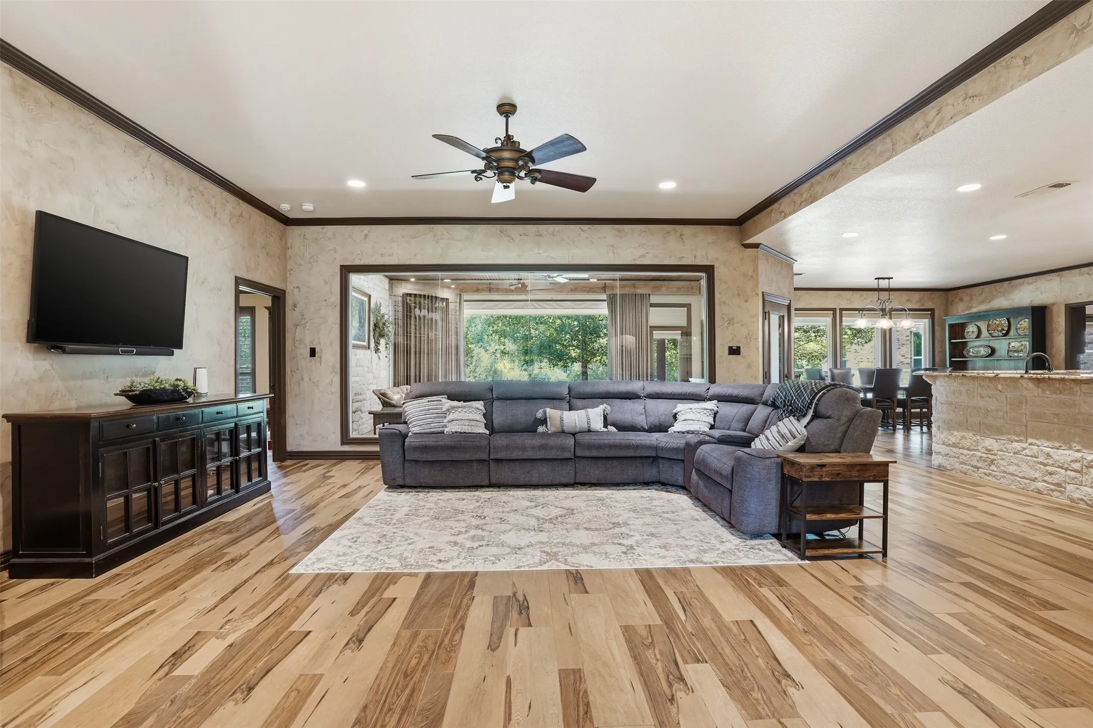 Single Family Residence For Sale in Hood County , 9310 Bellechase Road, Granbury, Texas 76049, 5 Bedroom, 5 Bathroom, 7 Garage spaces, 9,009 Sqft, built in 1999, mls#21284712, Real Estate Agent in Granbury, Homes For Sale in Hood county, Homes For Sale in Granbury, Realtor in Granbury Texas, Real Estate Brokerage Independent Realty Texas, Luminita Cordes Realtor