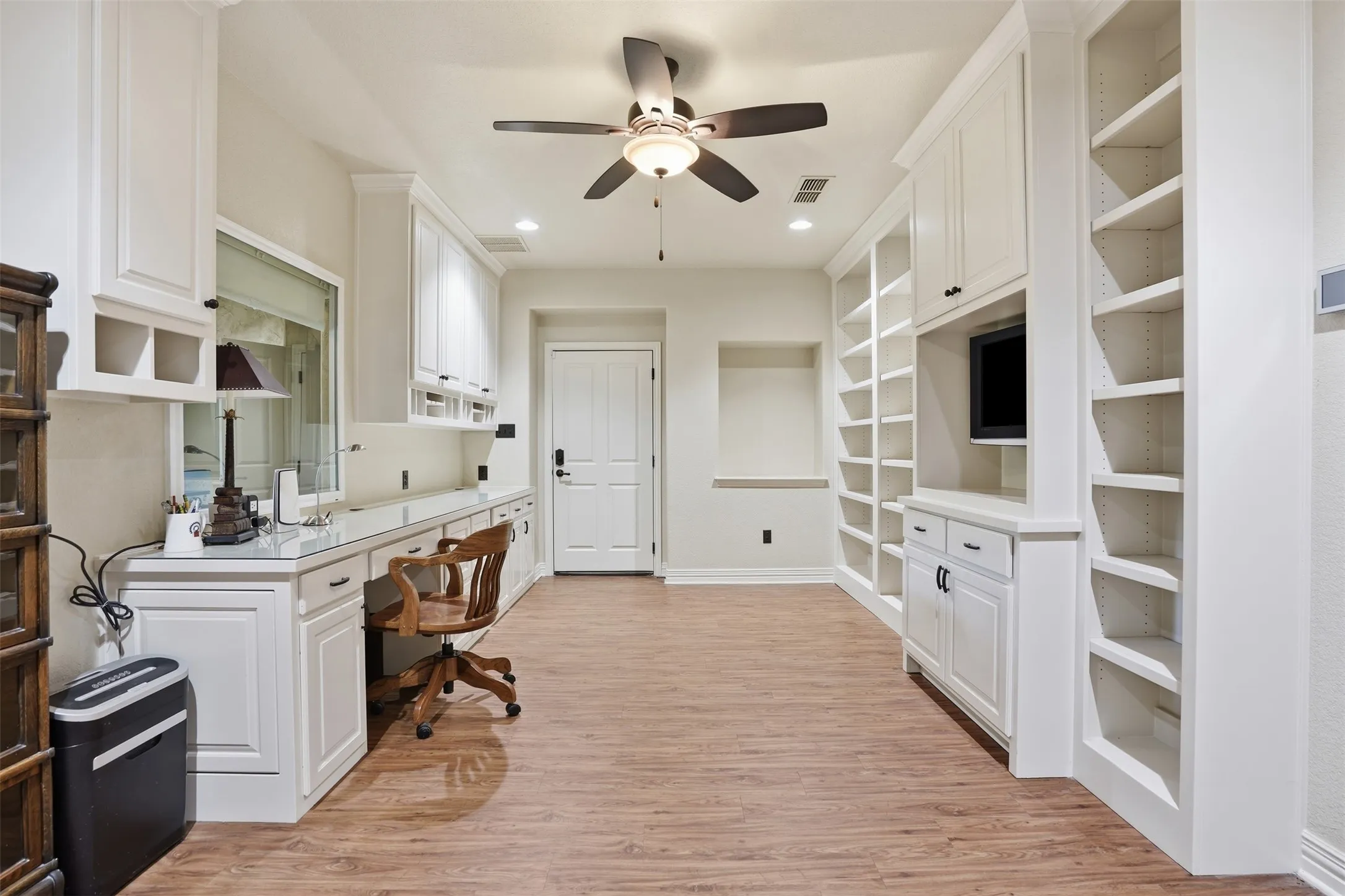 Single Family Residence For Sale in Hood County , 9310 Bellechase Road, Granbury, Texas 76049, 5 Bedroom, 5 Bathroom, 7 Garage spaces, 9,009 Sqft, built in 1999, mls#21284712, Real Estate Agent in Granbury, Homes For Sale in Hood county, Homes For Sale in Granbury, Realtor in Granbury Texas, Real Estate Brokerage Independent Realty Texas, Luminita Cordes Realtor