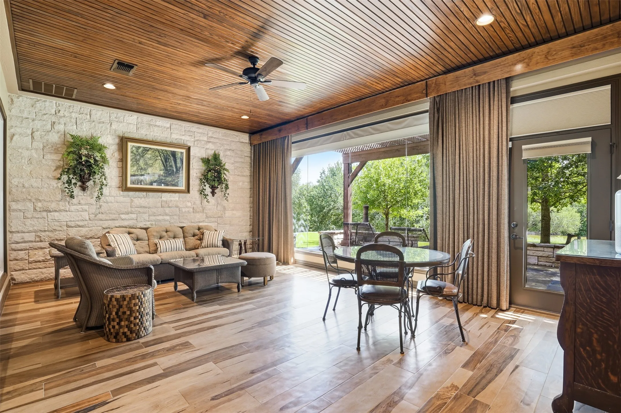 Single Family Residence For Sale in Hood County , 9310 Bellechase Road, Granbury, Texas 76049, 5 Bedroom, 5 Bathroom, 7 Garage spaces, 9,009 Sqft, built in 1999, mls#21284712, Real Estate Agent in Granbury, Homes For Sale in Hood county, Homes For Sale in Granbury, Realtor in Granbury Texas, Real Estate Brokerage Independent Realty Texas, Luminita Cordes Realtor