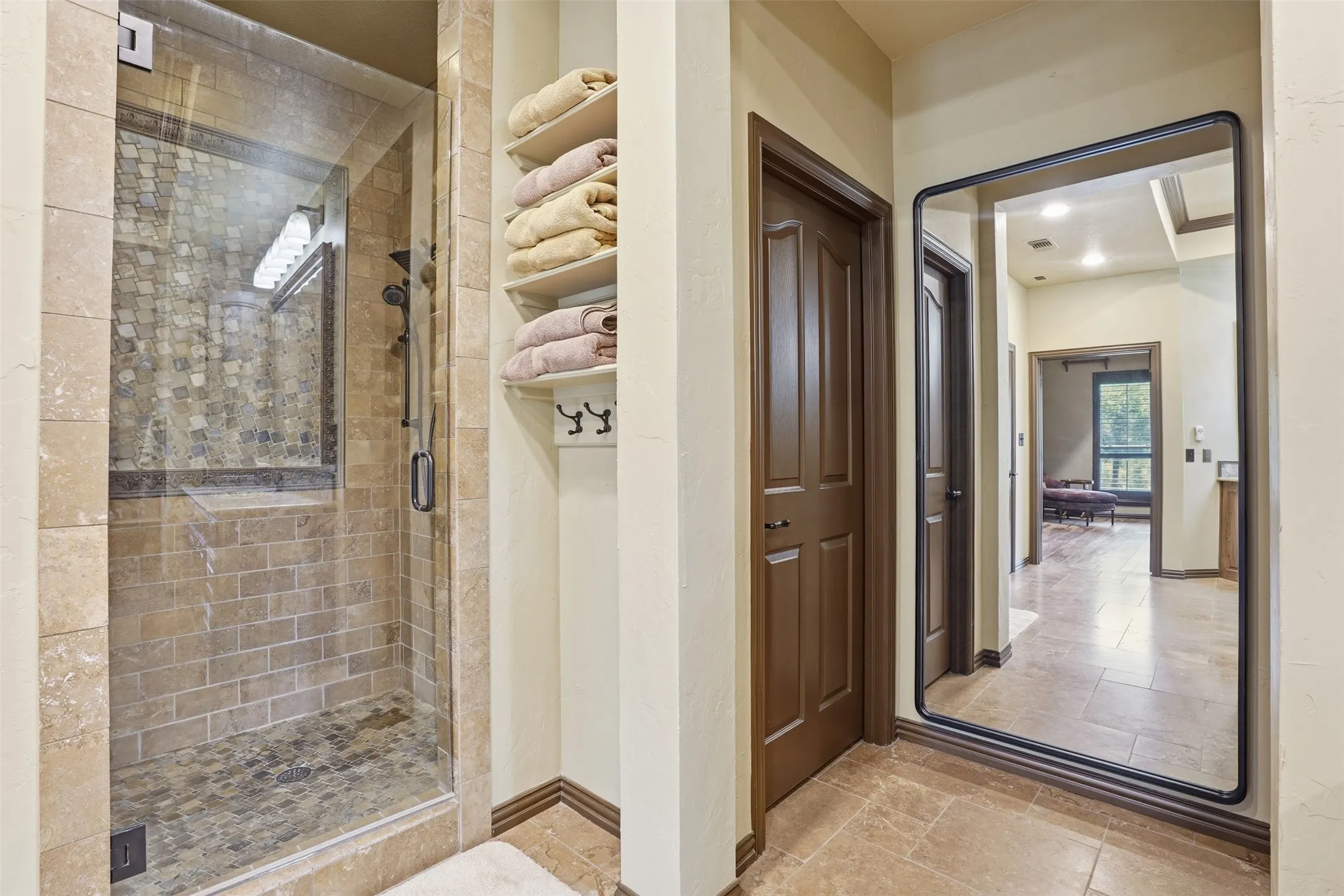 Single Family Residence For Sale in Hood County , 9310 Bellechase Road, Granbury, Texas 76049, 5 Bedroom, 5 Bathroom, 7 Garage spaces, 9,009 Sqft, built in 1999, mls#21284712, Real Estate Agent in Granbury, Homes For Sale in Hood county, Homes For Sale in Granbury, Realtor in Granbury Texas, Real Estate Brokerage Independent Realty Texas, Luminita Cordes Realtor