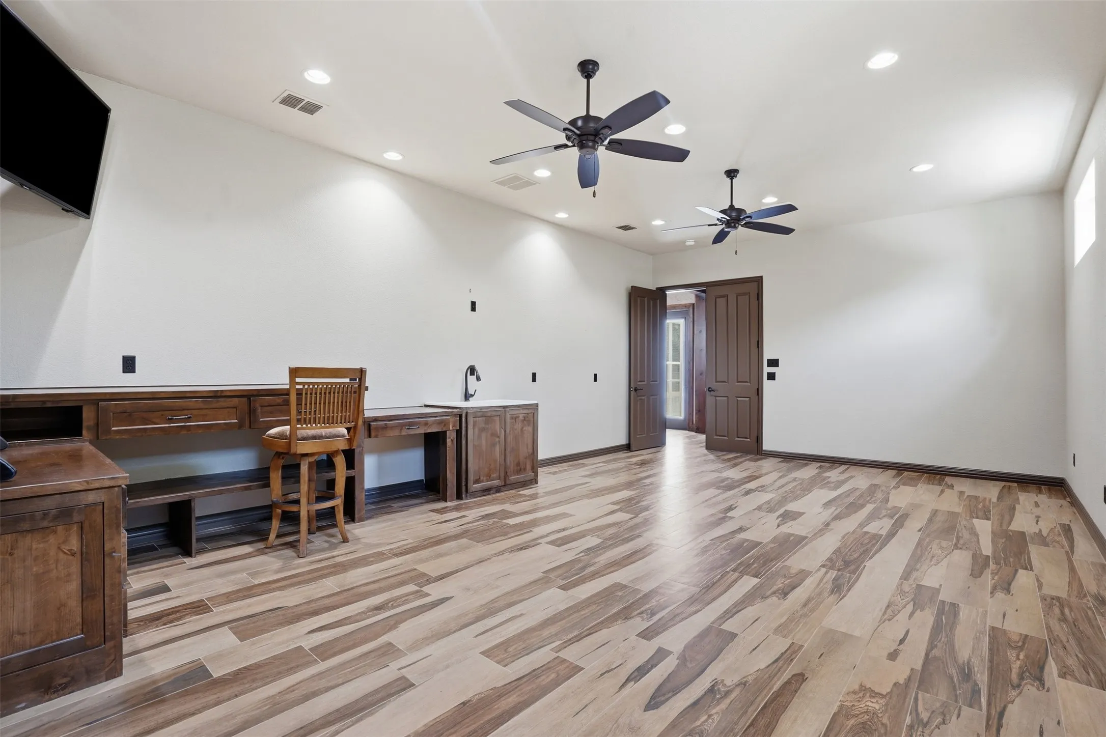 Single Family Residence For Sale in Hood County , 9310 Bellechase Road, Granbury, Texas 76049, 5 Bedroom, 5 Bathroom, 7 Garage spaces, 9,009 Sqft, built in 1999, mls#21284712, Real Estate Agent in Granbury, Homes For Sale in Hood county, Homes For Sale in Granbury, Realtor in Granbury Texas, Real Estate Brokerage Independent Realty Texas, Luminita Cordes Realtor