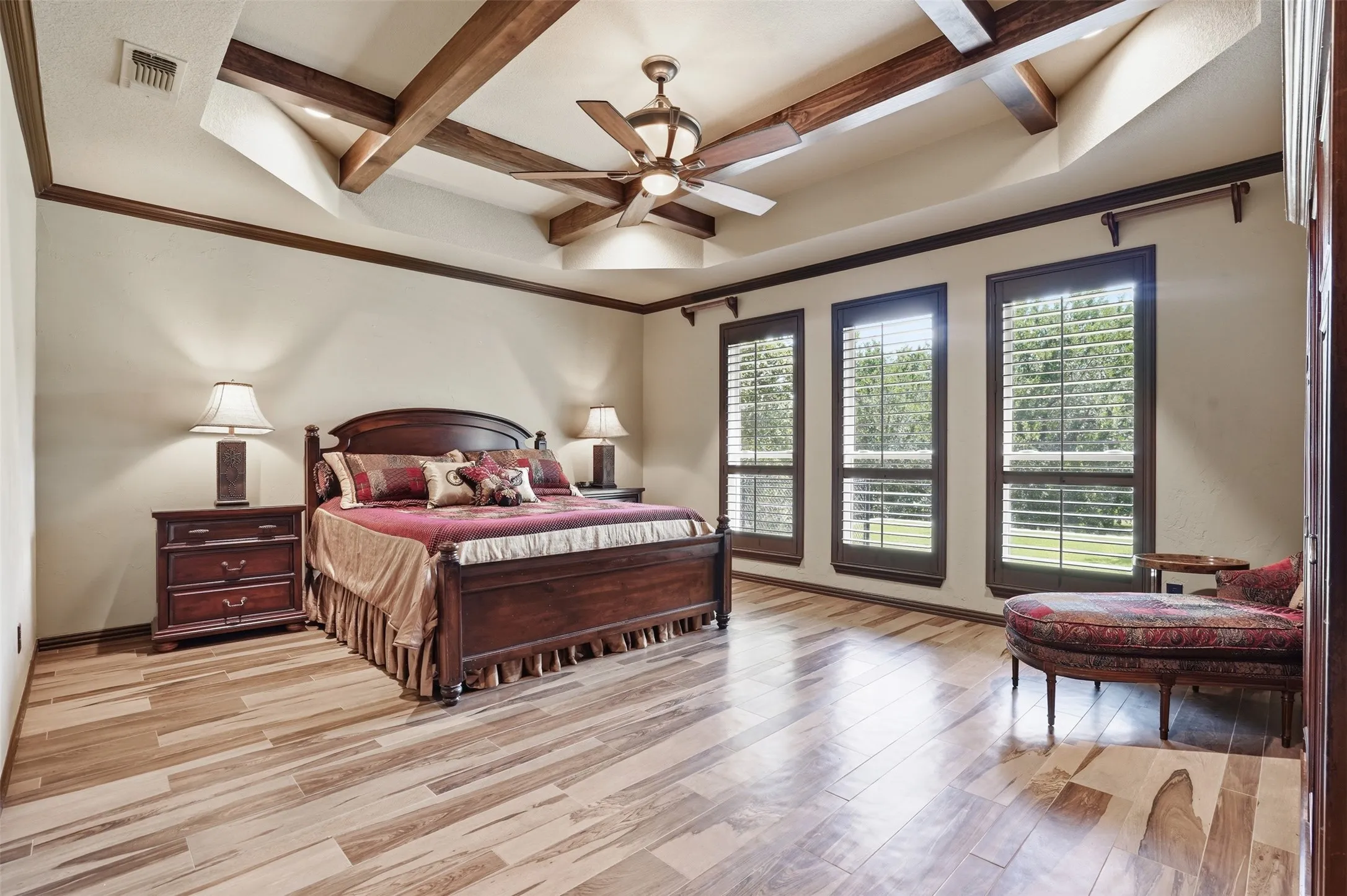 Single Family Residence For Sale in Hood County , 9310 Bellechase Road, Granbury, Texas 76049, 5 Bedroom, 5 Bathroom, 7 Garage spaces, 9,009 Sqft, built in 1999, mls#21284712, Real Estate Agent in Granbury, Homes For Sale in Hood county, Homes For Sale in Granbury, Realtor in Granbury Texas, Real Estate Brokerage Independent Realty Texas, Luminita Cordes Realtor