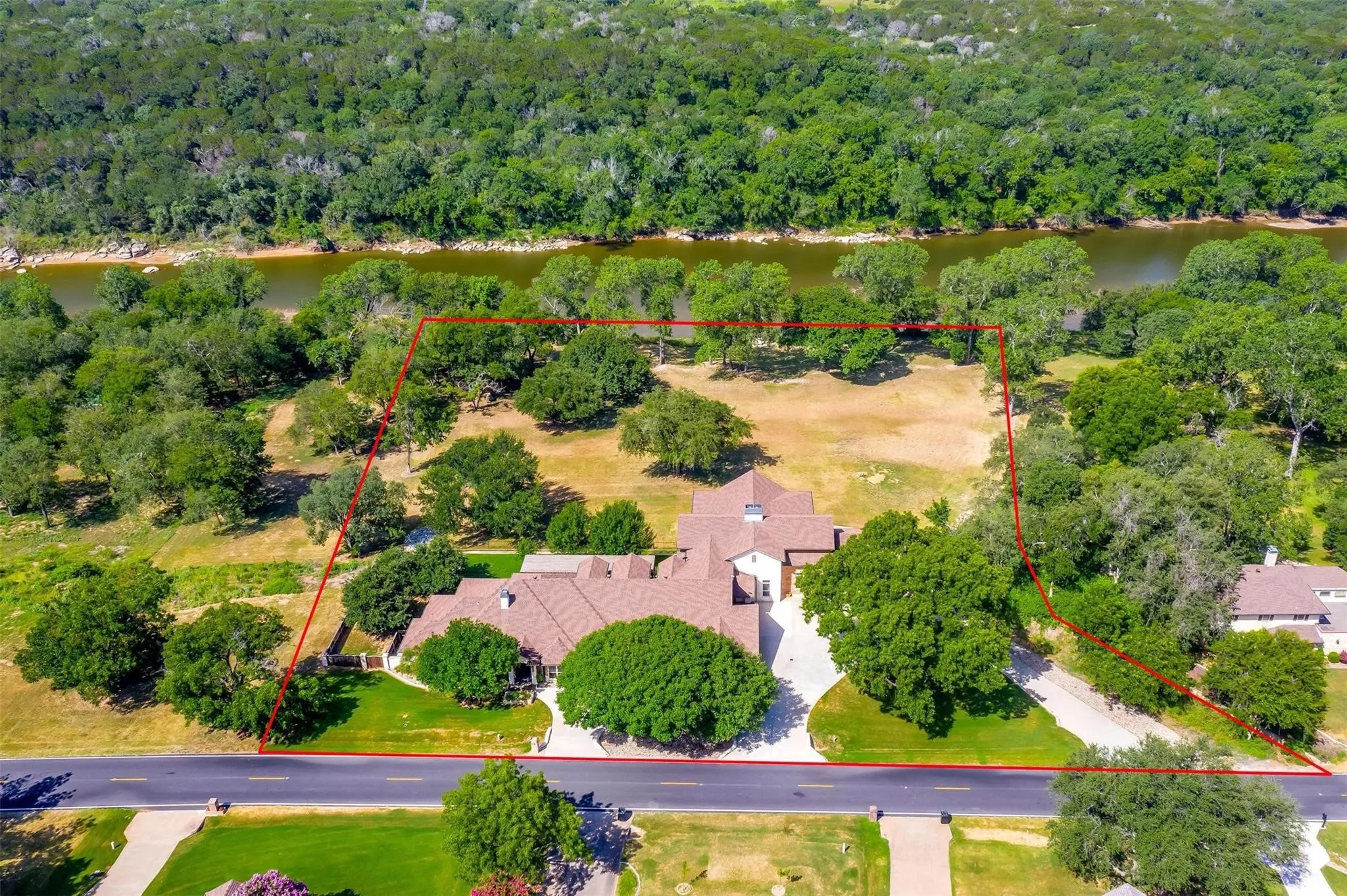 Single Family Residence For Sale in Hood County , 9310 Bellechase Road, Granbury, Texas 76049, 5 Bedroom, 5 Bathroom, 7 Garage spaces, 9,009 Sqft, built in 1999, mls#21284712, Real Estate Agent in Granbury, Homes For Sale in Hood county, Homes For Sale in Granbury, Realtor in Granbury Texas, Real Estate Brokerage Independent Realty Texas, Luminita Cordes Realtor