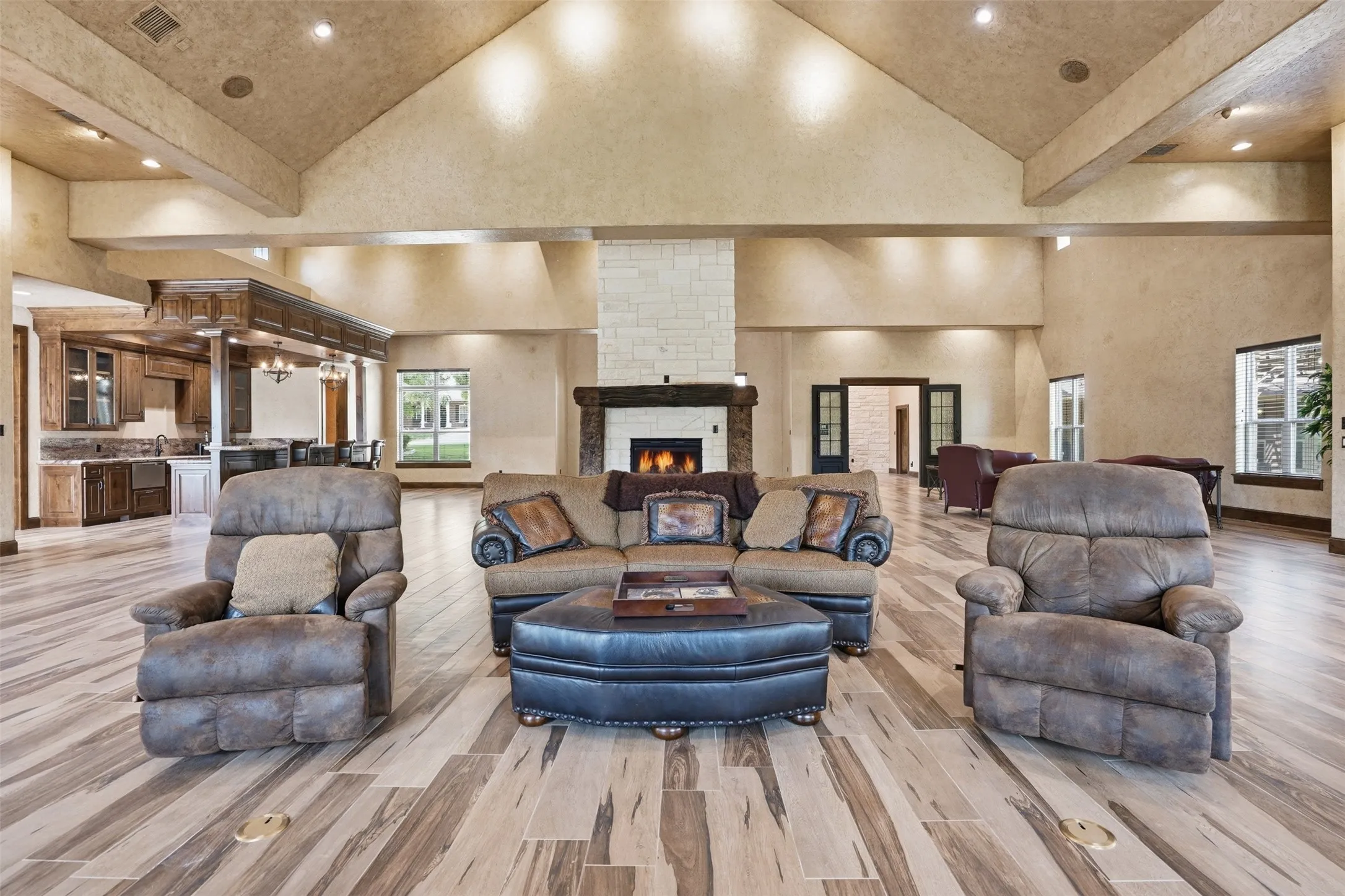 Single Family Residence For Sale in Hood County , 9310 Bellechase Road, Granbury, Texas 76049, 5 Bedroom, 5 Bathroom, 7 Garage spaces, 9,009 Sqft, built in 1999, mls#21284712, Real Estate Agent in Granbury, Homes For Sale in Hood county, Homes For Sale in Granbury, Realtor in Granbury Texas, Real Estate Brokerage Independent Realty Texas, Luminita Cordes Realtor