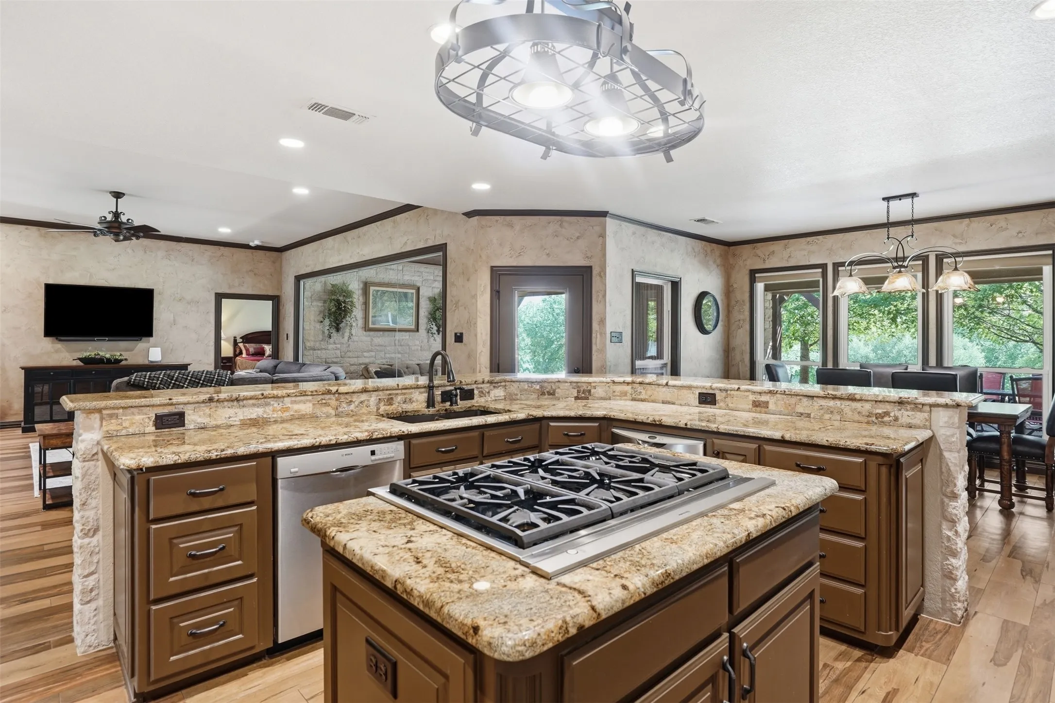 Single Family Residence For Sale in Hood County , 9310 Bellechase Road, Granbury, Texas 76049, 5 Bedroom, 5 Bathroom, 7 Garage spaces, 9,009 Sqft, built in 1999, mls#21284712, Real Estate Agent in Granbury, Homes For Sale in Hood county, Homes For Sale in Granbury, Realtor in Granbury Texas, Real Estate Brokerage Independent Realty Texas, Luminita Cordes Realtor