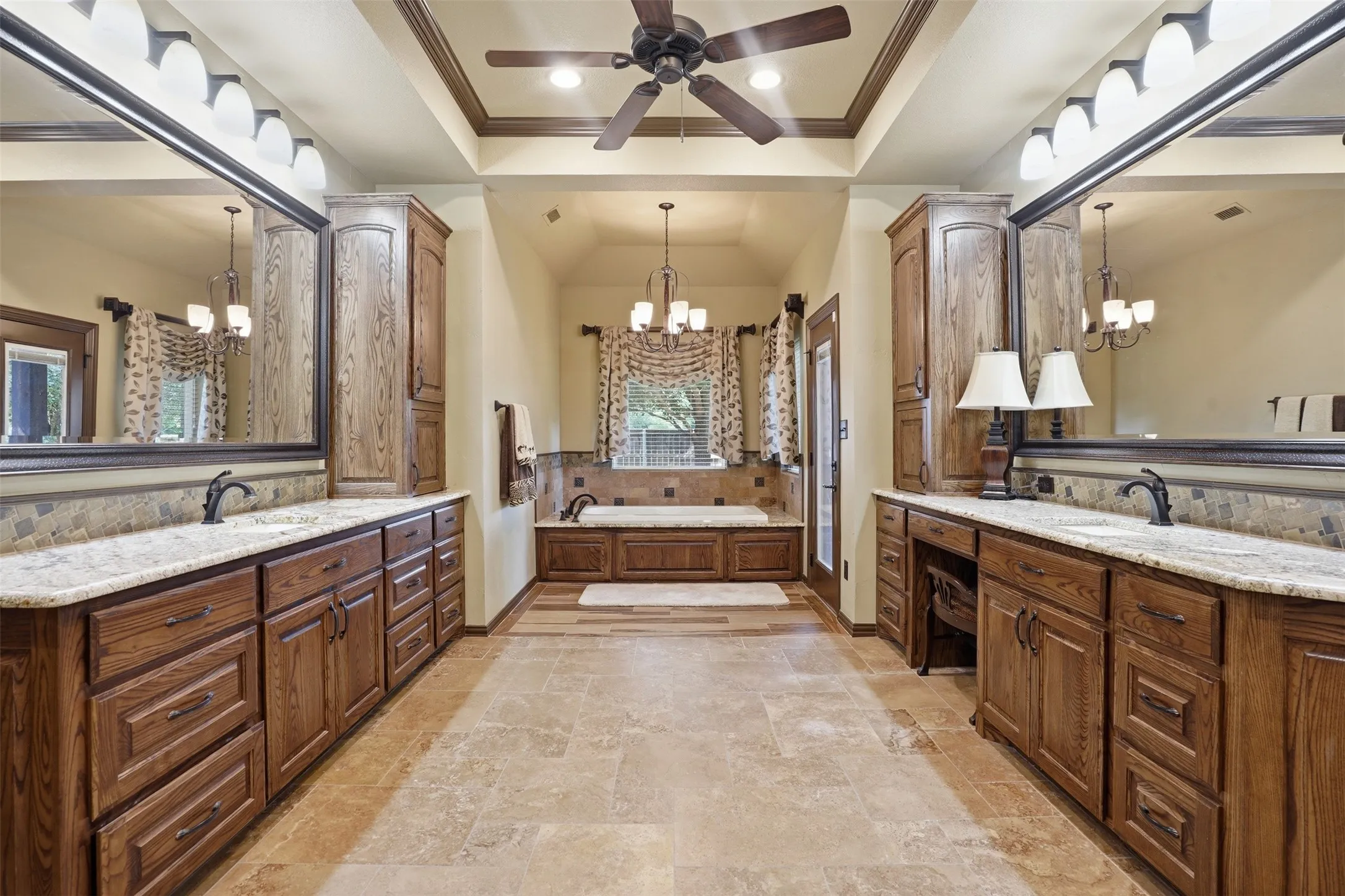 Single Family Residence For Sale in Hood County , 9310 Bellechase Road, Granbury, Texas 76049, 5 Bedroom, 5 Bathroom, 7 Garage spaces, 9,009 Sqft, built in 1999, mls#21284712, Real Estate Agent in Granbury, Homes For Sale in Hood county, Homes For Sale in Granbury, Realtor in Granbury Texas, Real Estate Brokerage Independent Realty Texas, Luminita Cordes Realtor